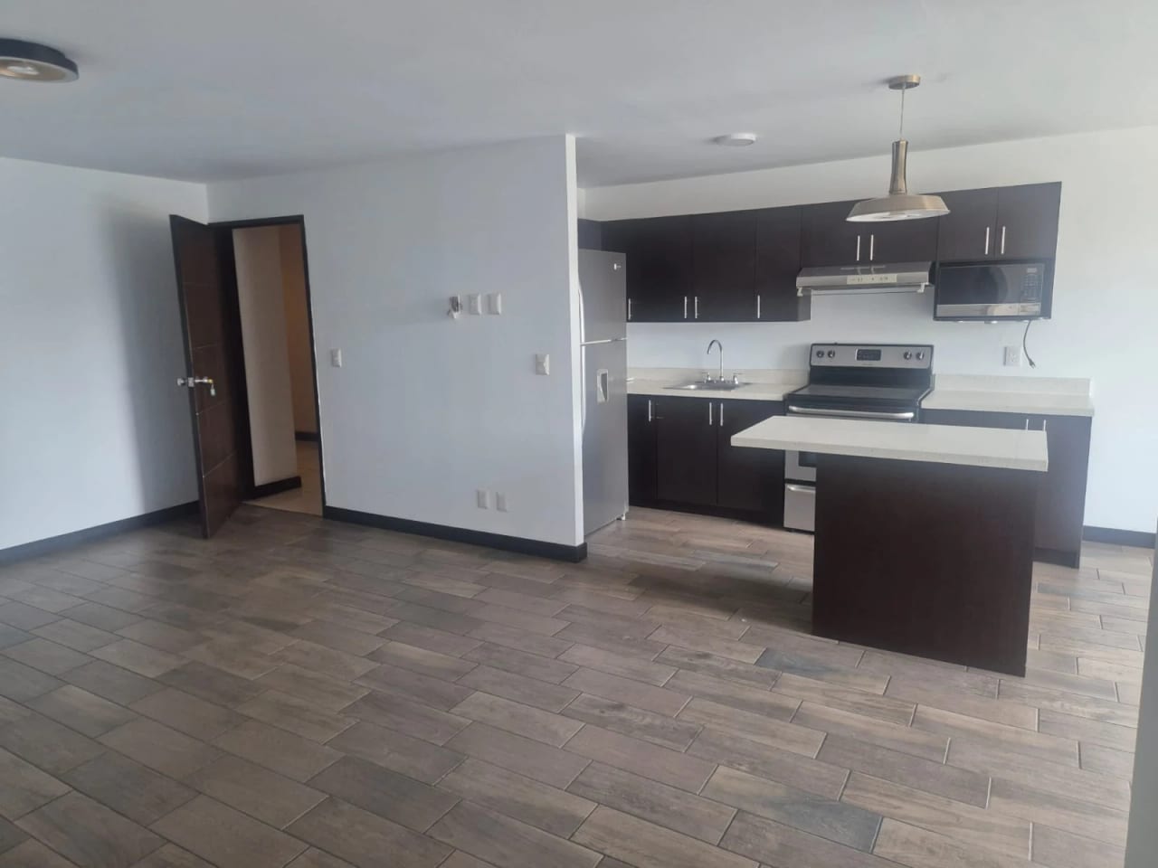 Apartamento de lujo en zona 10 — Apartamento en Alquiler en Zona 10, Guatemala, Ciudad — foto 11 de 13