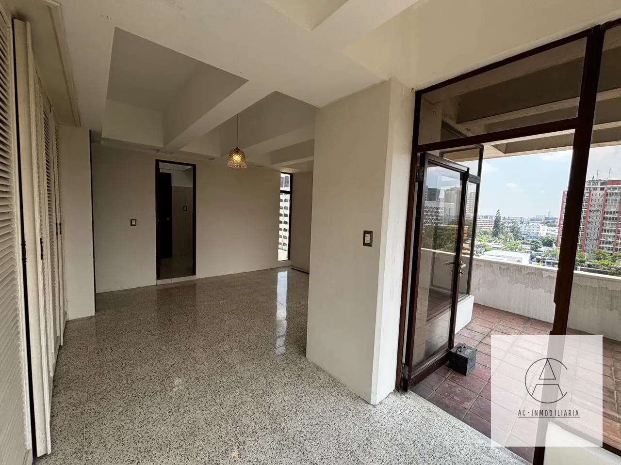 Alquiler Apto Reforma Obelisco Zona 9 — Apartamento en Alquiler en Reforma Obelisco, Zona 9, Guatemala, Ciudad — foto 11 de 13