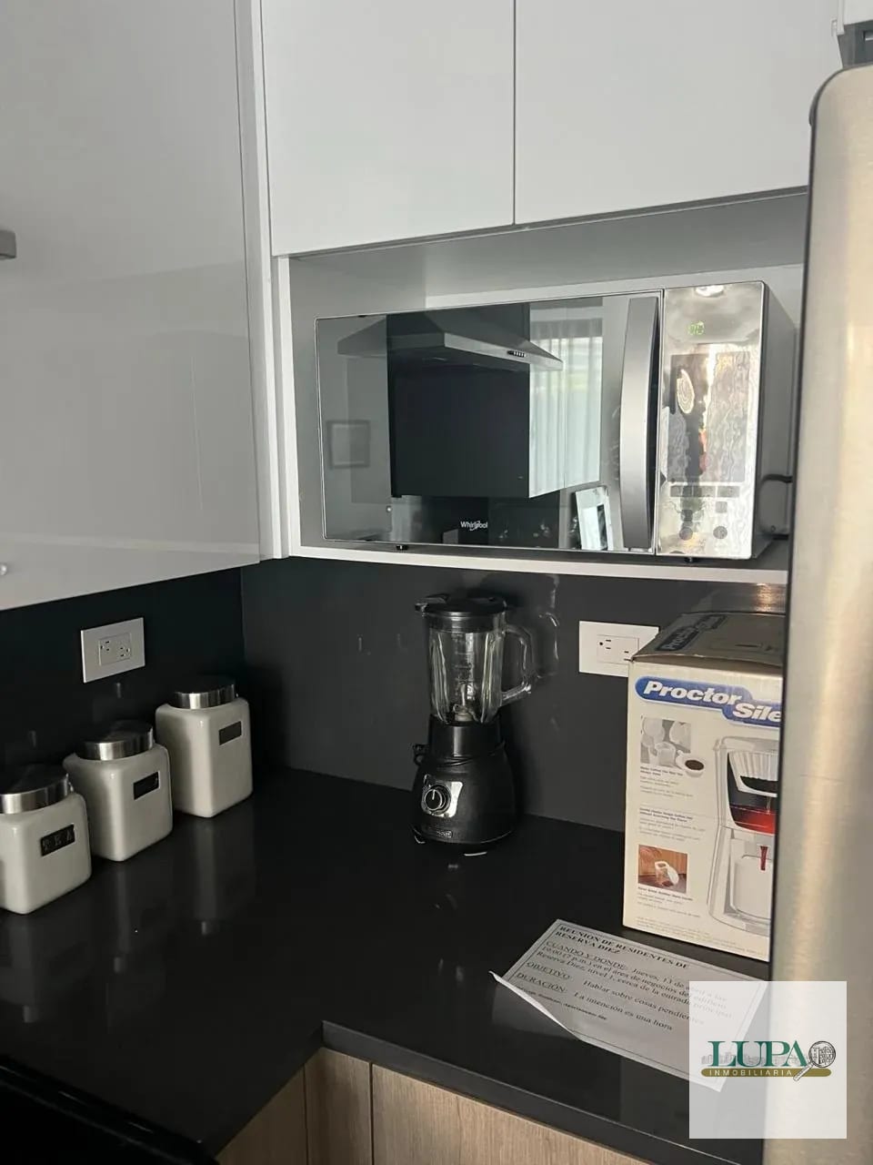 SE RENTA APARTAMENTO AMUEBLADO Y EQUIPADO EN EDIFICIO RESERVA DIEZ ZONA 10 — Apartamento en Alquiler en Reforma 10 (Reforma Business Center), Zona 10, Guatemala, Ciudad — foto 4 de 10