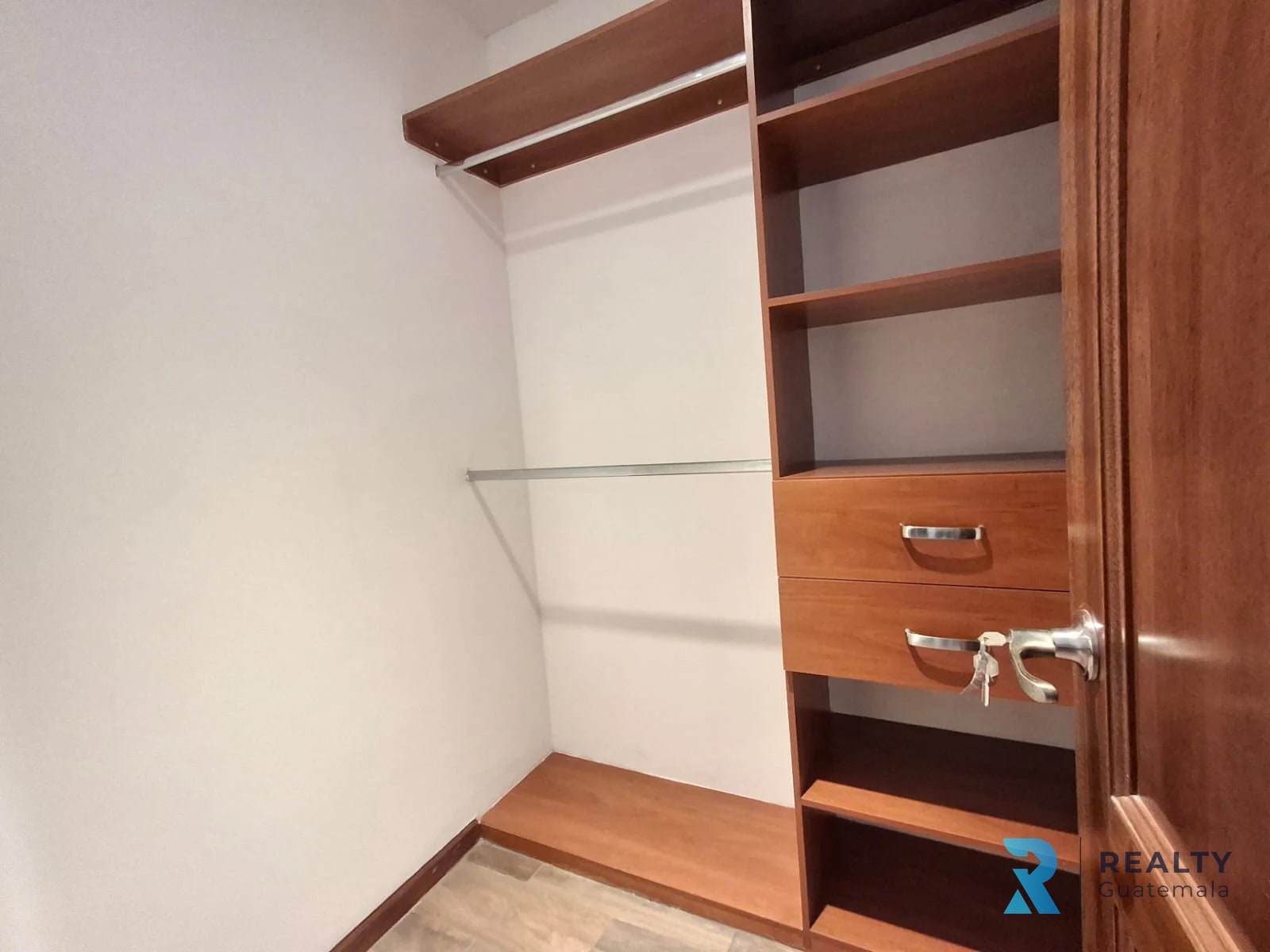 RENTO Apartamento Torre del Valle 2, Zona 10 — Apartamento en Alquiler en Torre Del Valle, Zona 10, Guatemala, Ciudad — foto 8 de 16