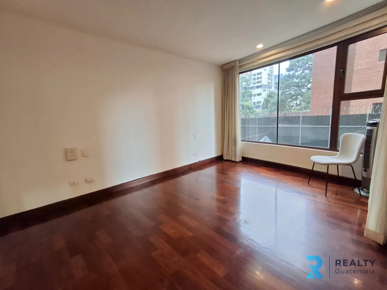Rento Apartamento Santa Maria, Zona 10 — Apartamento en Alquiler en Santa María, Zona 10, Guatemala, Ciudad — foto 6 de 10
