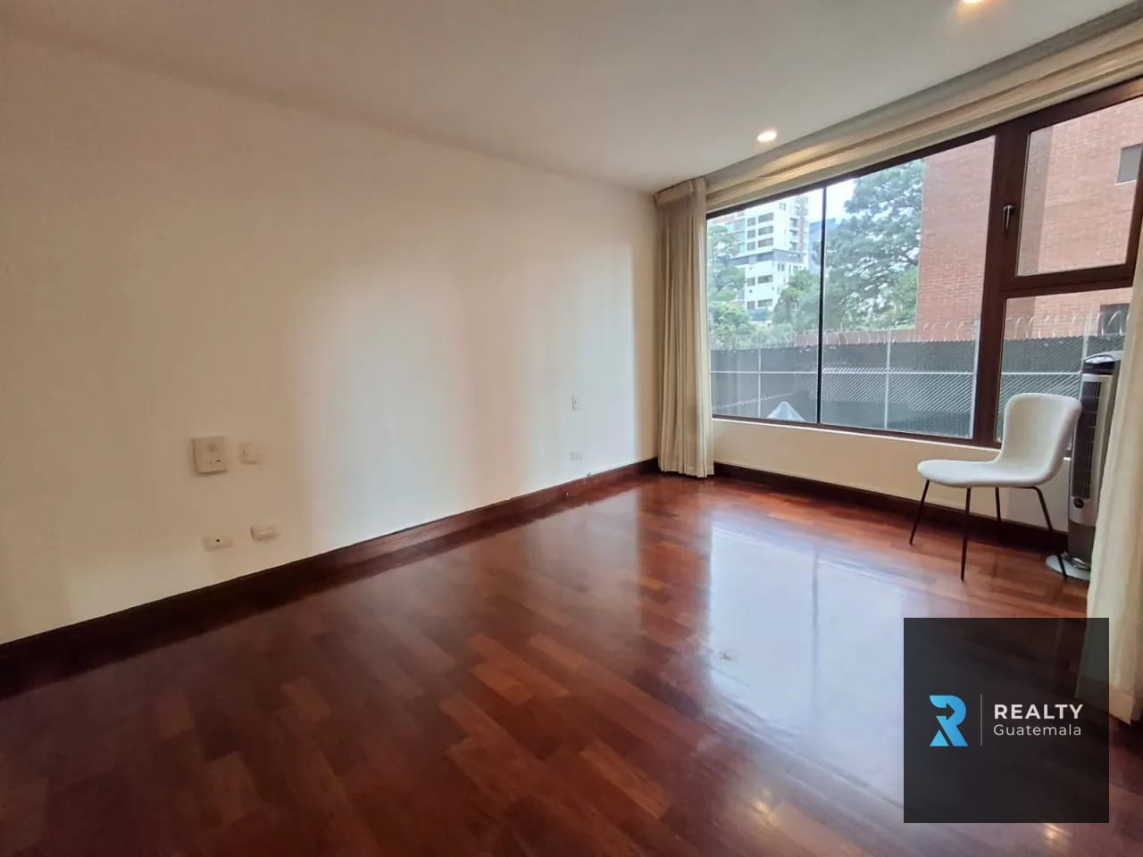Rento Apartamento Santa Maria, Zona 10 — Apartamento en Alquiler en Santa María, Zona 10, Guatemala, Ciudad — foto 6 de 10