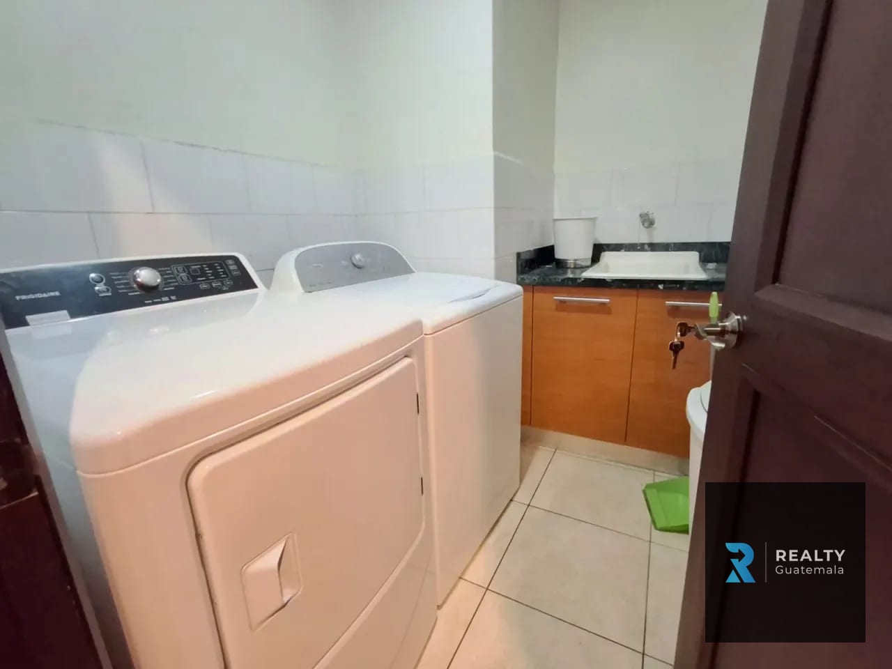Rento Apartamento Santa Maria, Zona 10 — Apartamento en Alquiler en Santa María, Zona 10, Guatemala, Ciudad — foto 10 de 10