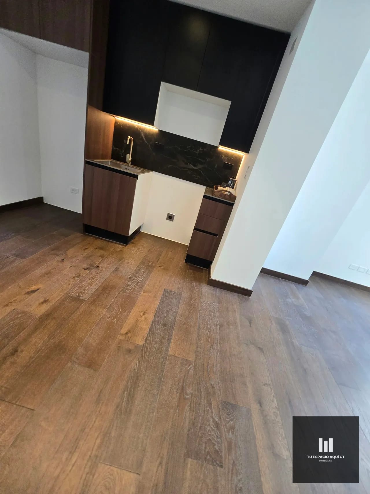 Apartamento En Venta de 1 Habitación En Edificio Atarah , Zona 10 — Apartamento en Venta en Atarah, Zona 10, Guatemala, Ciudad — foto 2 de 8