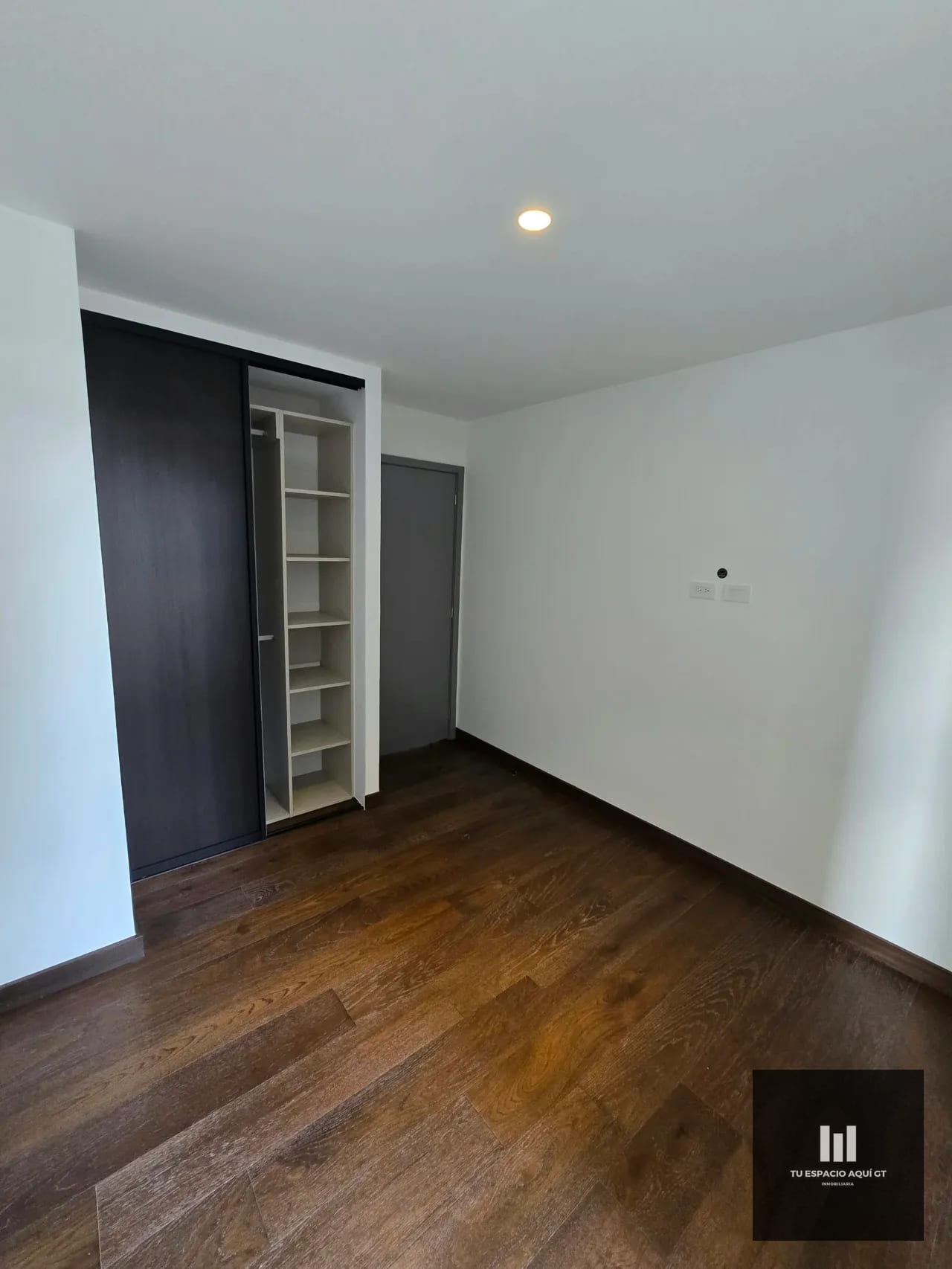 Apartamento En Venta de 1 Habitación En Edificio Atarah , Zona 10 — Apartamento en Venta en Atarah, Zona 10, Guatemala, Ciudad — foto 6 de 8