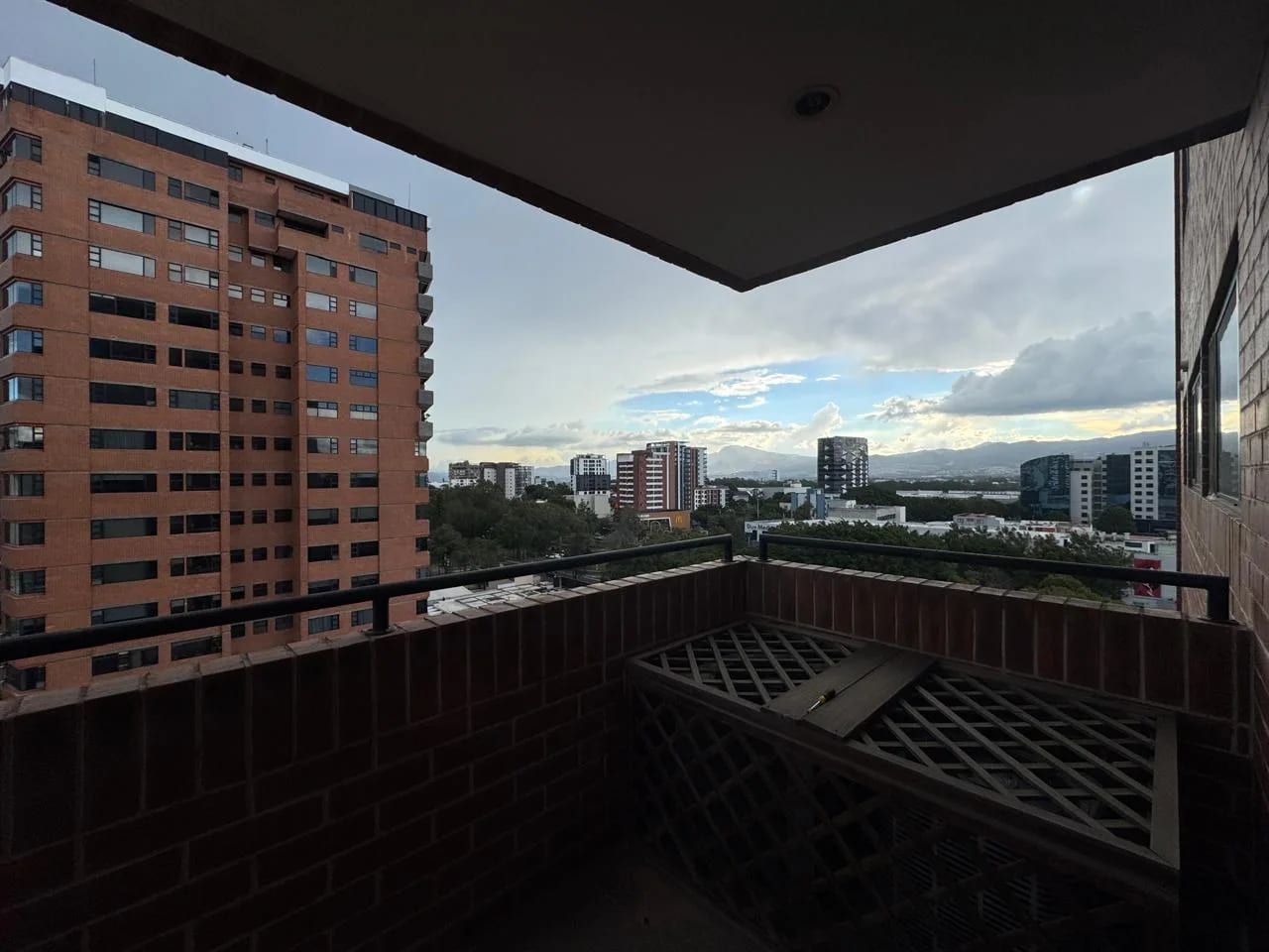 Apartamento en Renta en Torre Condesa Zona 14 — Apartamento en Alquiler en Zona 14, Guatemala, Ciudad — foto 2 de 16