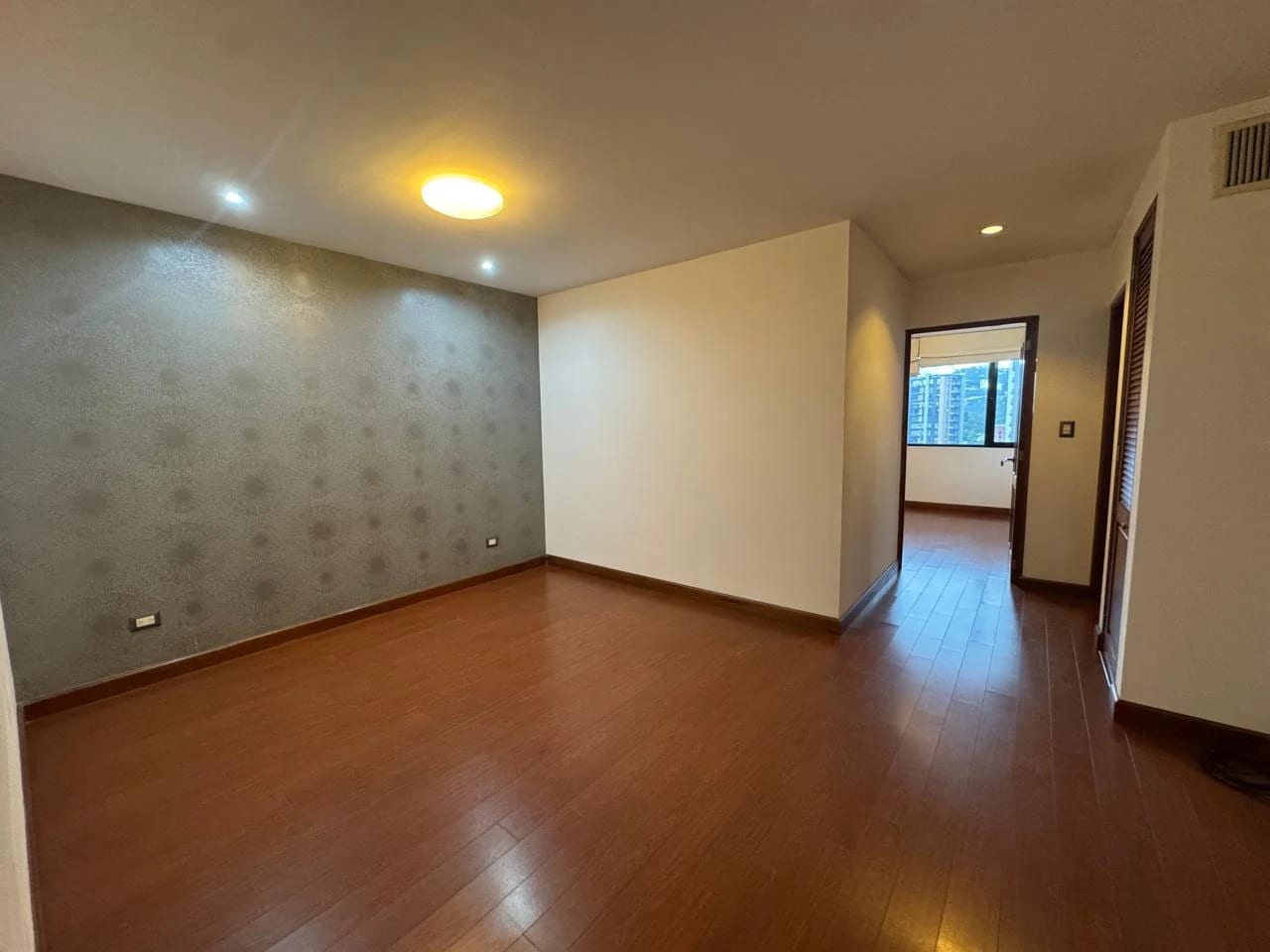 Apartamento en Renta en Torre Condesa Zona 14 — Apartamento en Alquiler en Zona 14, Guatemala, Ciudad — foto 7 de 16