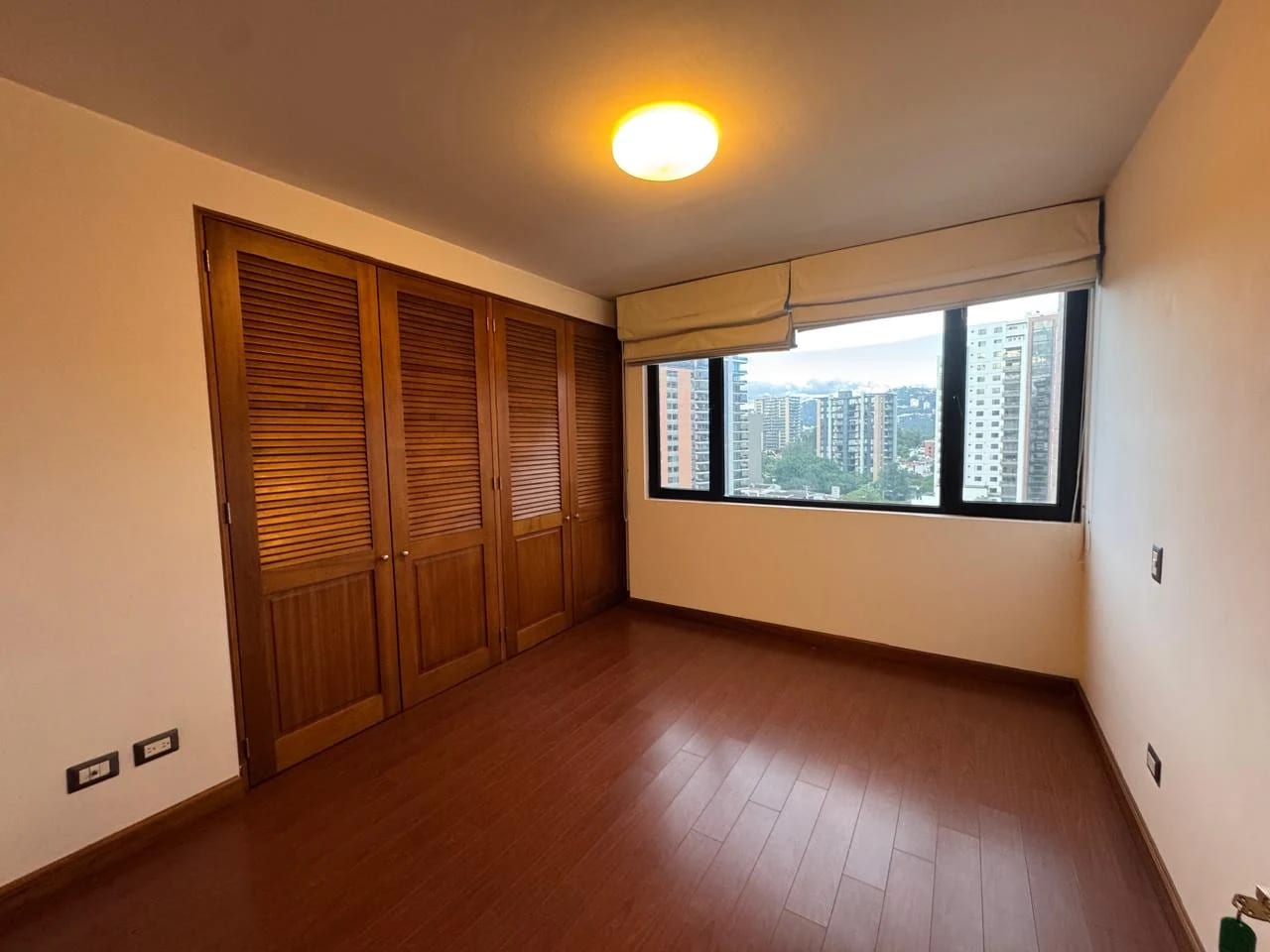 Apartamento en Renta en Torre Condesa Zona 14 — Apartamento en Alquiler en Zona 14, Guatemala, Ciudad — foto 8 de 16