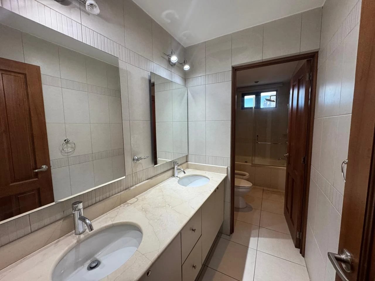 Apartamento en Renta en Torre Condesa Zona 14 — Apartamento en Alquiler en Zona 14, Guatemala, Ciudad — foto 11 de 16