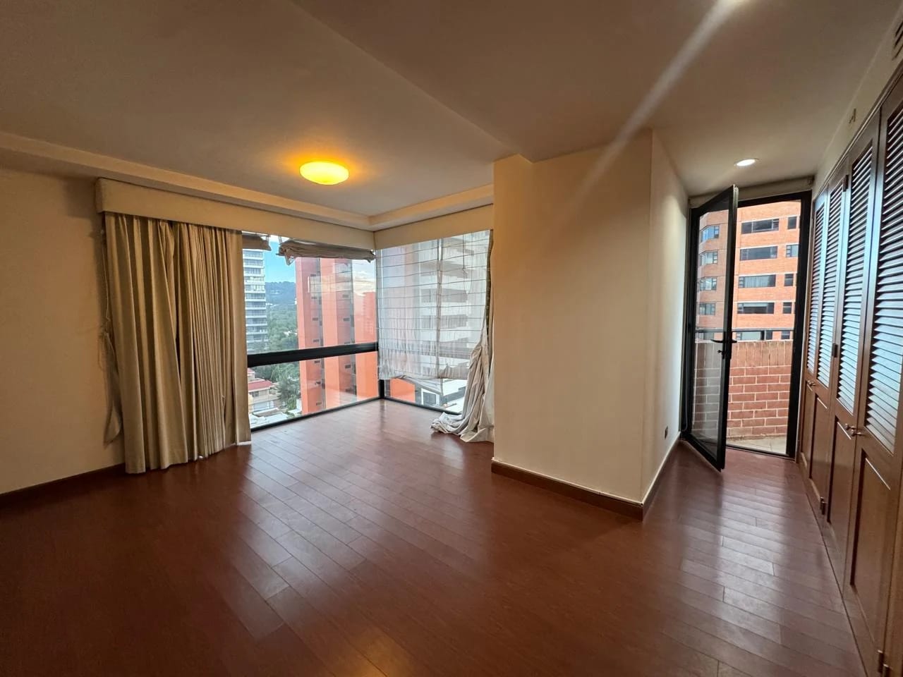 Apartamento en Renta en Torre Condesa Zona 14 — Apartamento en Alquiler en Zona 14, Guatemala, Ciudad — foto 13 de 16