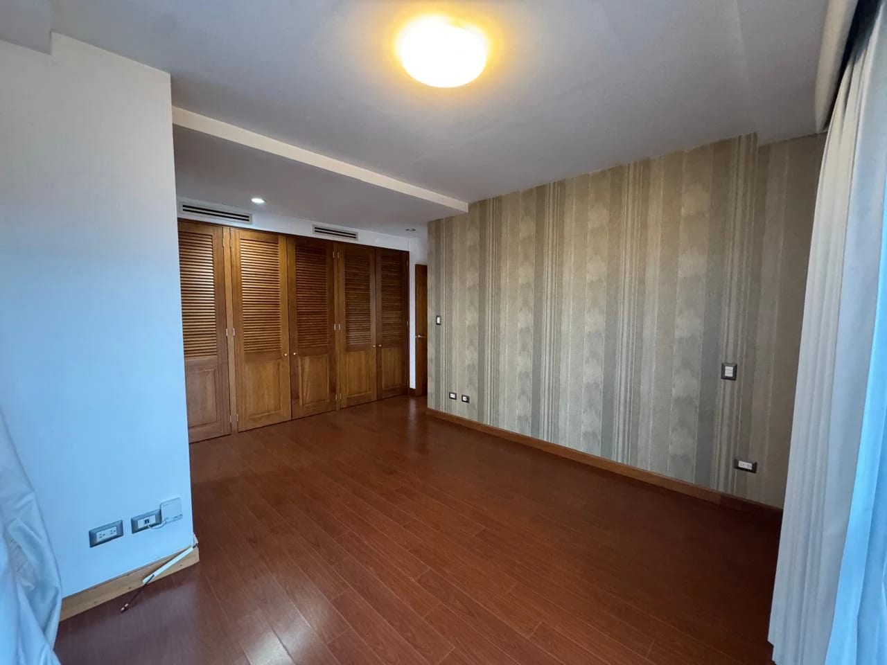 Apartamento en Renta en Torre Condesa Zona 14 — Apartamento en Alquiler en Zona 14, Guatemala, Ciudad — foto 15 de 16