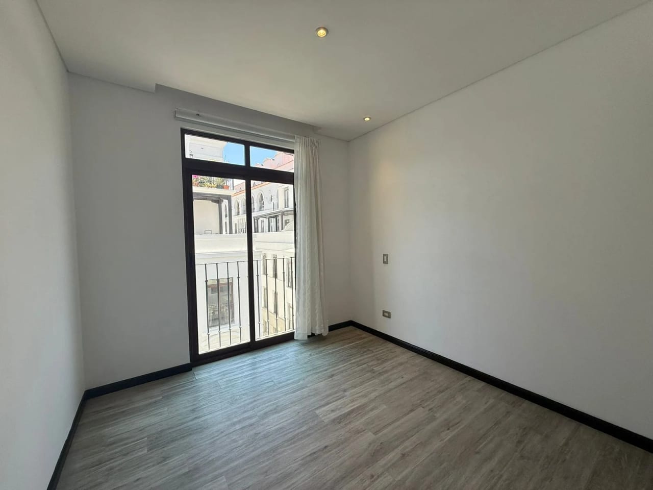 Vendo Apartamento con Terraza, Lirios de Cayala Z.16 — Apartamento en Venta en Lirios de Cayalá II, Zona 16, Guatemala, Ciudad — foto 15 de 17