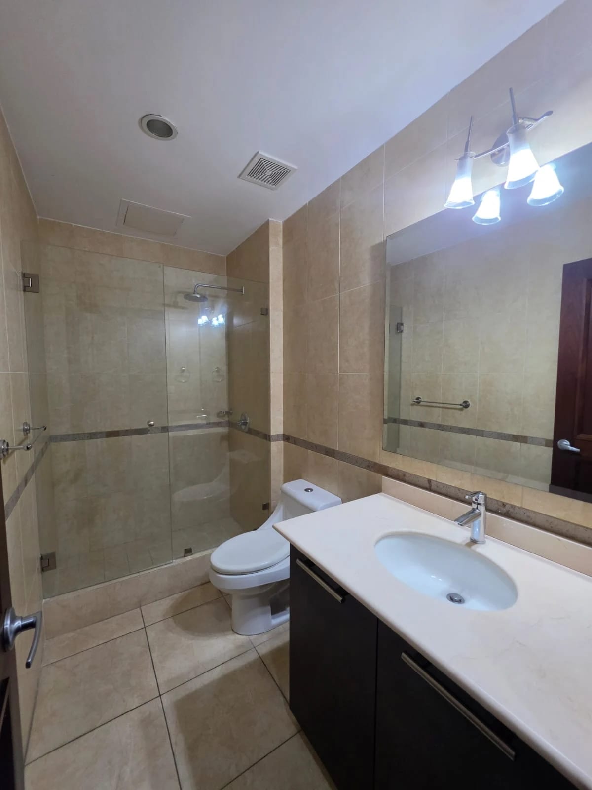 Apartamento Amueblado en Alquiler Santa Maria, Balcon (j) — Apartamento en Alquiler en Santa María, Zona 10, Guatemala, Ciudad — foto 13 de 15