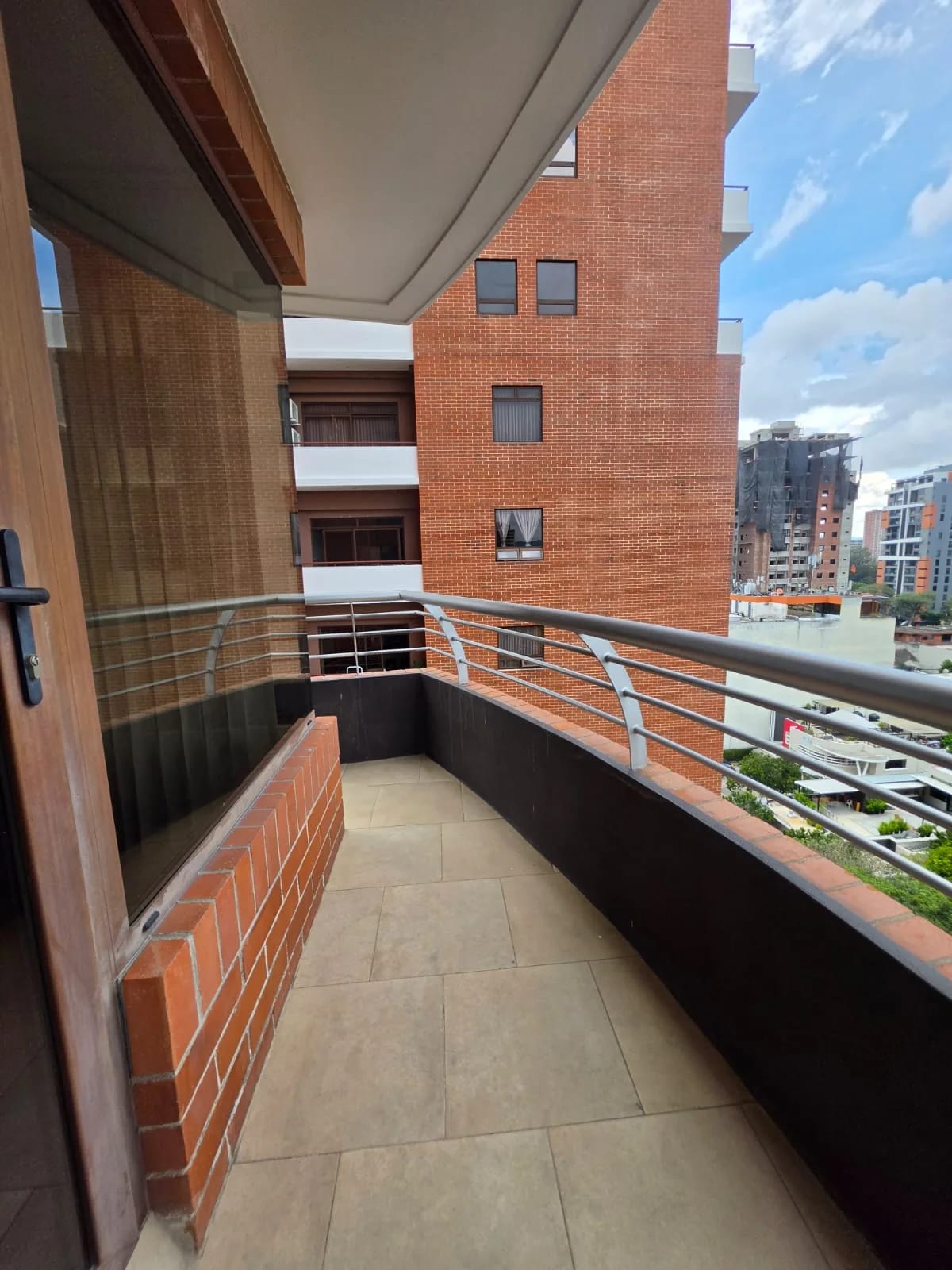 Apartamento Amueblado en Alquiler en Santa Maria Z.10, Balcón (j) — Apartamento en Venta en Santa María, Zona 10, Guatemala, Ciudad — foto 12 de 15