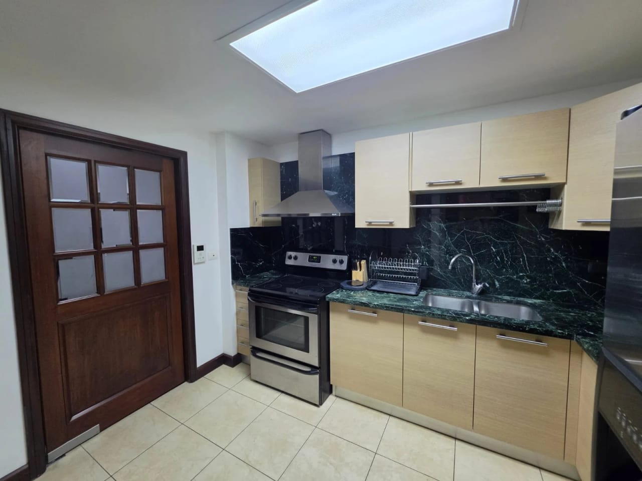 Apartamento Amueblado en Alquiler en Santa Maria Z.10, Balcón (j) — Apartamento en Venta en Santa María, Zona 10, Guatemala, Ciudad — foto 6 de 15