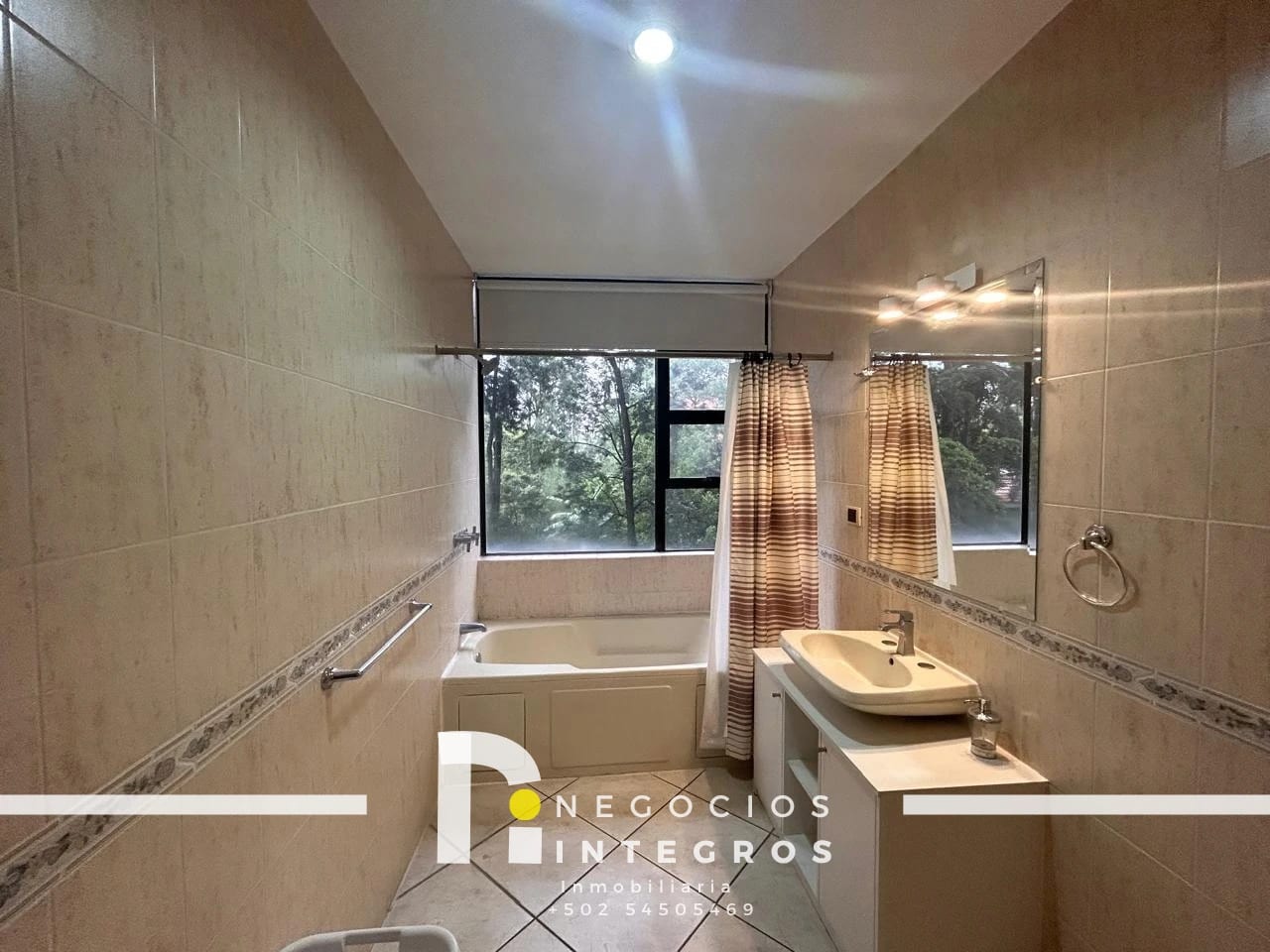Apartamento en Venta Z.10 con Lindas Vistas a Area Verde y Piscina — Apartamento en Venta en Milenia, Zona 10, Guatemala, Ciudad — foto 2 de 17