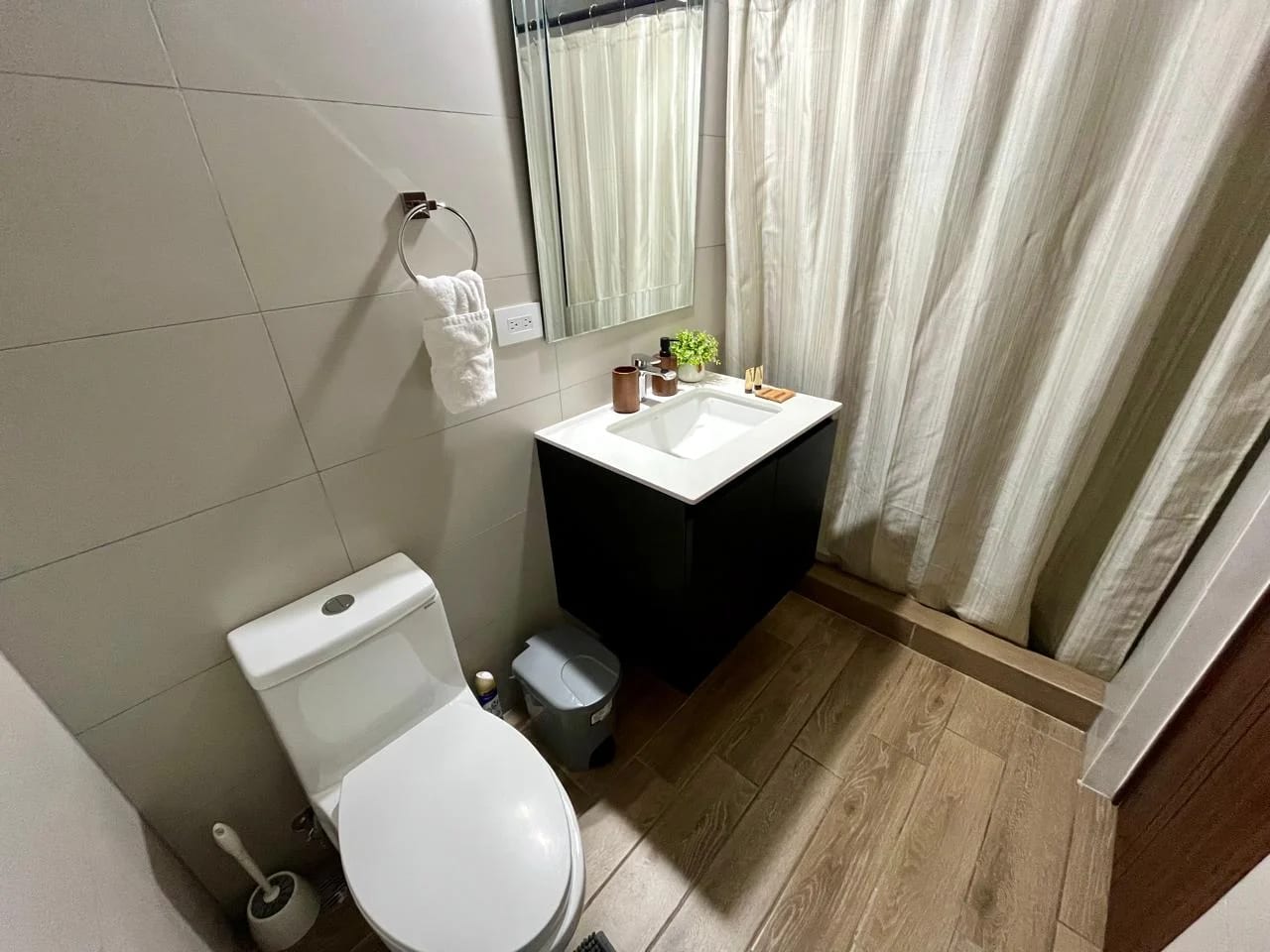 APARTAMENTO AMUEBLADO EN VENTA EDIFICIO SEPTIMO ZONA 4 — Apartamento en Venta en Séptimo, Zona 4, Guatemala, Ciudad — foto 9 de 13