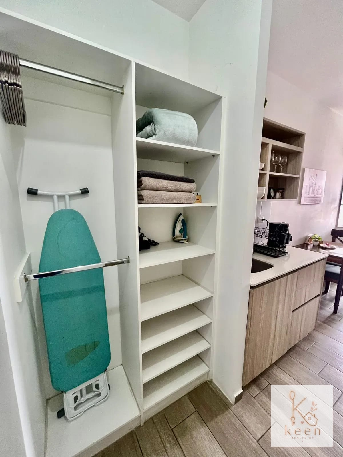APARTAMENTO AMUEBLADO EN VENTA EDIFICIO NARAMA ZONA 13 — Apartamento en Venta en Narama, Zona 13, Guatemala, Ciudad — foto 8 de 17