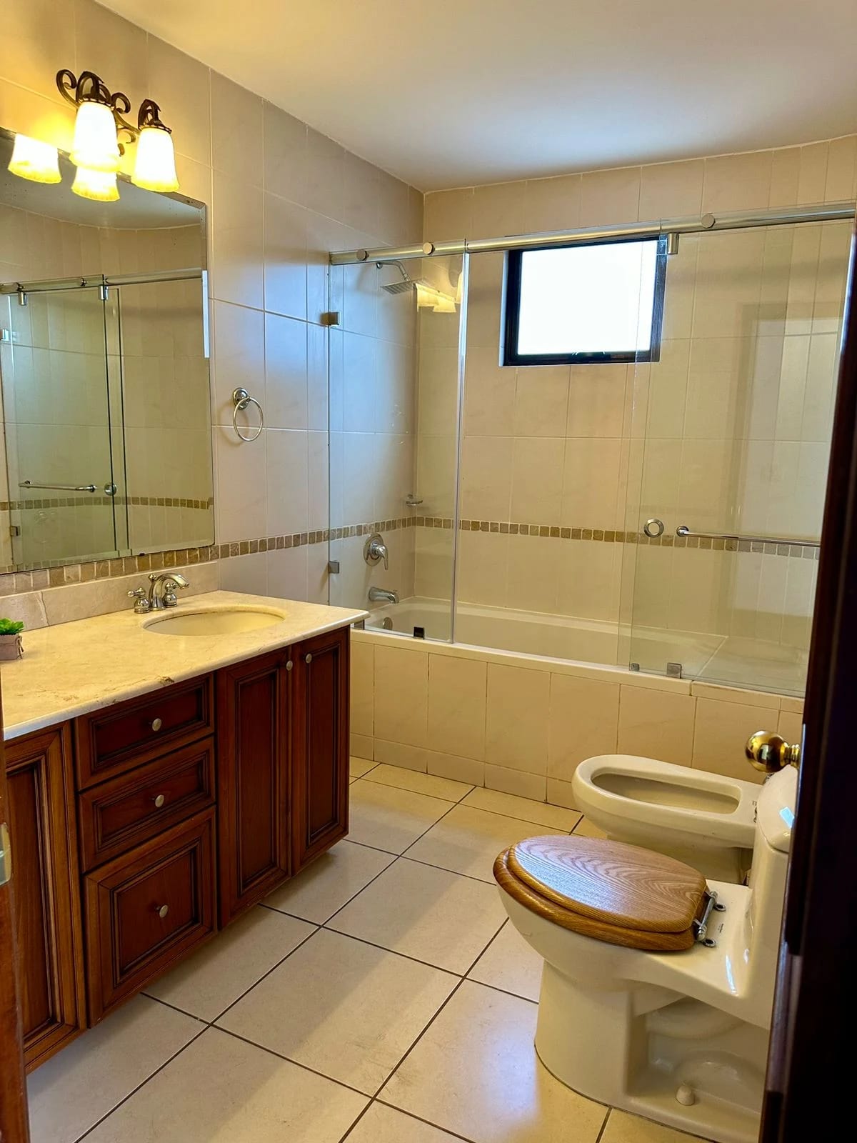 Alquiler de Apartamento en Zona 10 Altos de Santa Clara Amueblado — Apartamento en Alquiler en Altos de Santa Clara, Zona 10, Guatemala, Ciudad — foto 8 de 11