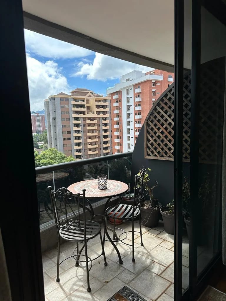 Alquiler de Apartamento en Zona 10 Altos de Santa Clara Amueblado — Apartamento en Alquiler en Altos de Santa Clara, Zona 10, Guatemala, Ciudad — foto 6 de 11