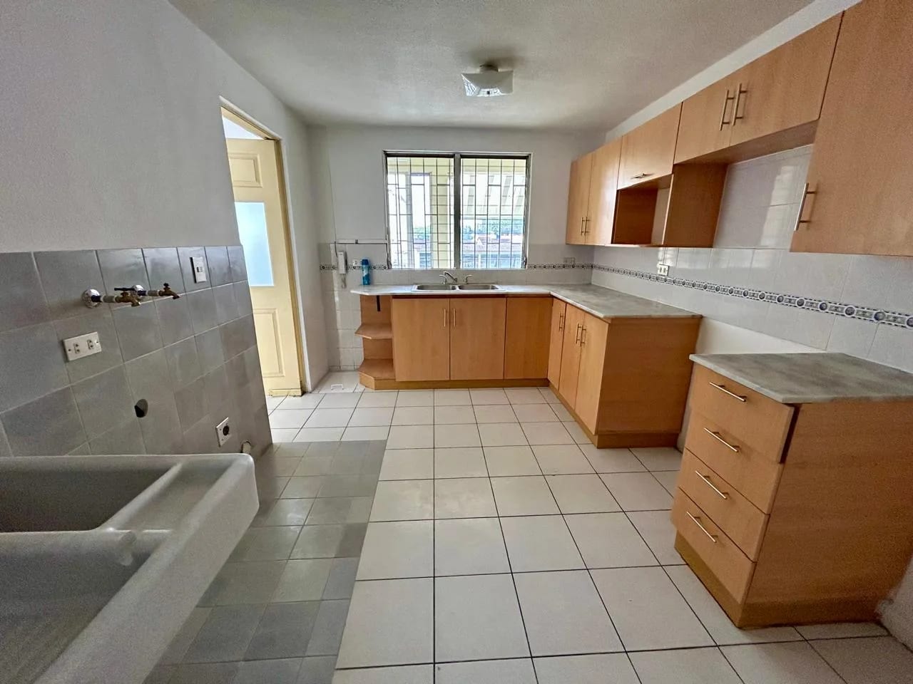 Venta de Apartamento en zona 15 Colonia Tecun Uman de 3 dormitorios — Apartamento en Venta en Zona 15, Guatemala, Ciudad — foto 3 de 9