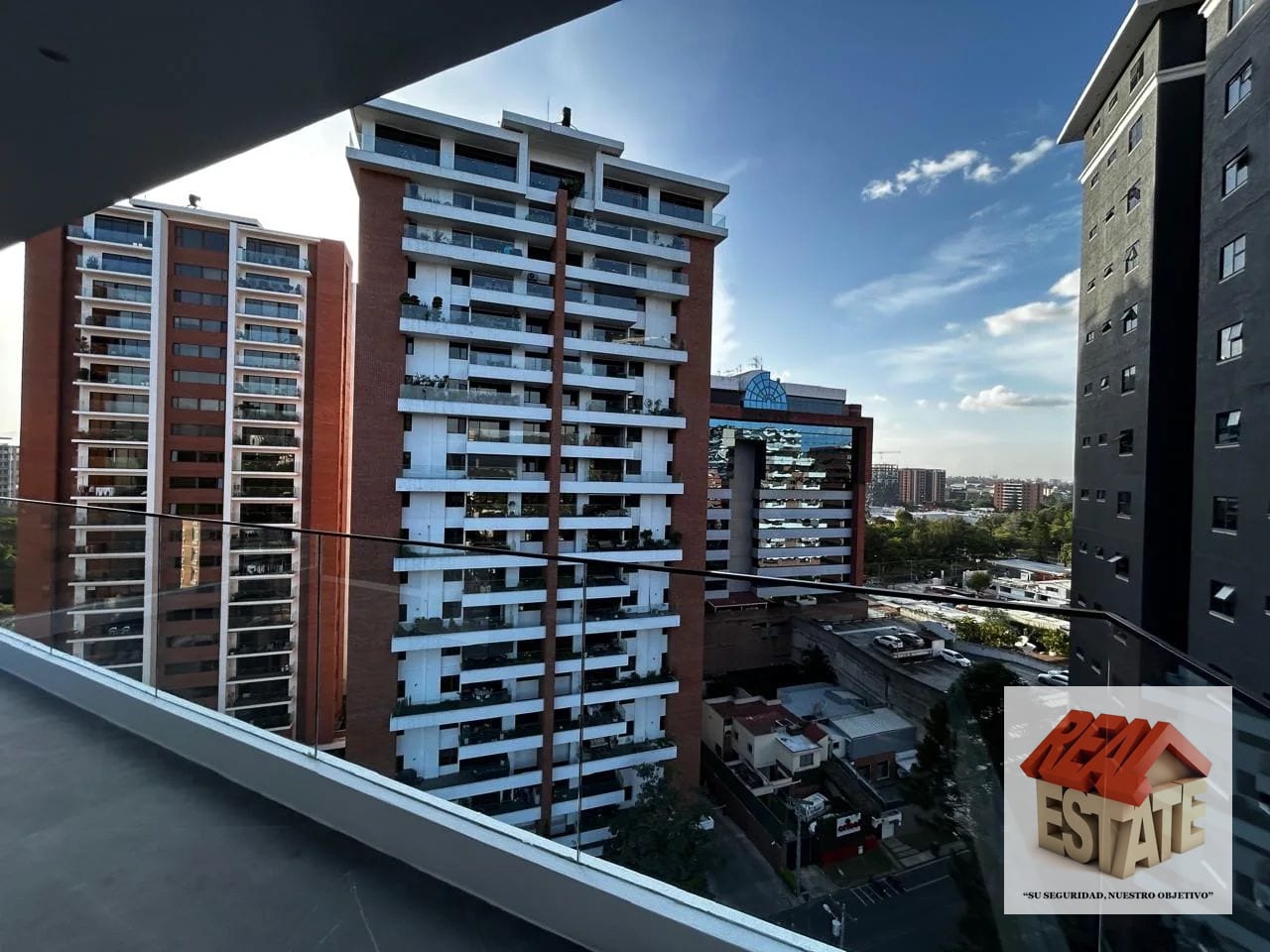 Edificio Zona 14 NUEVO alquilo apartamento sector súper exclusivo — Apartamento en Alquiler en Torre Carrá, Zona 14, Guatemala, Ciudad — foto 1 de 12