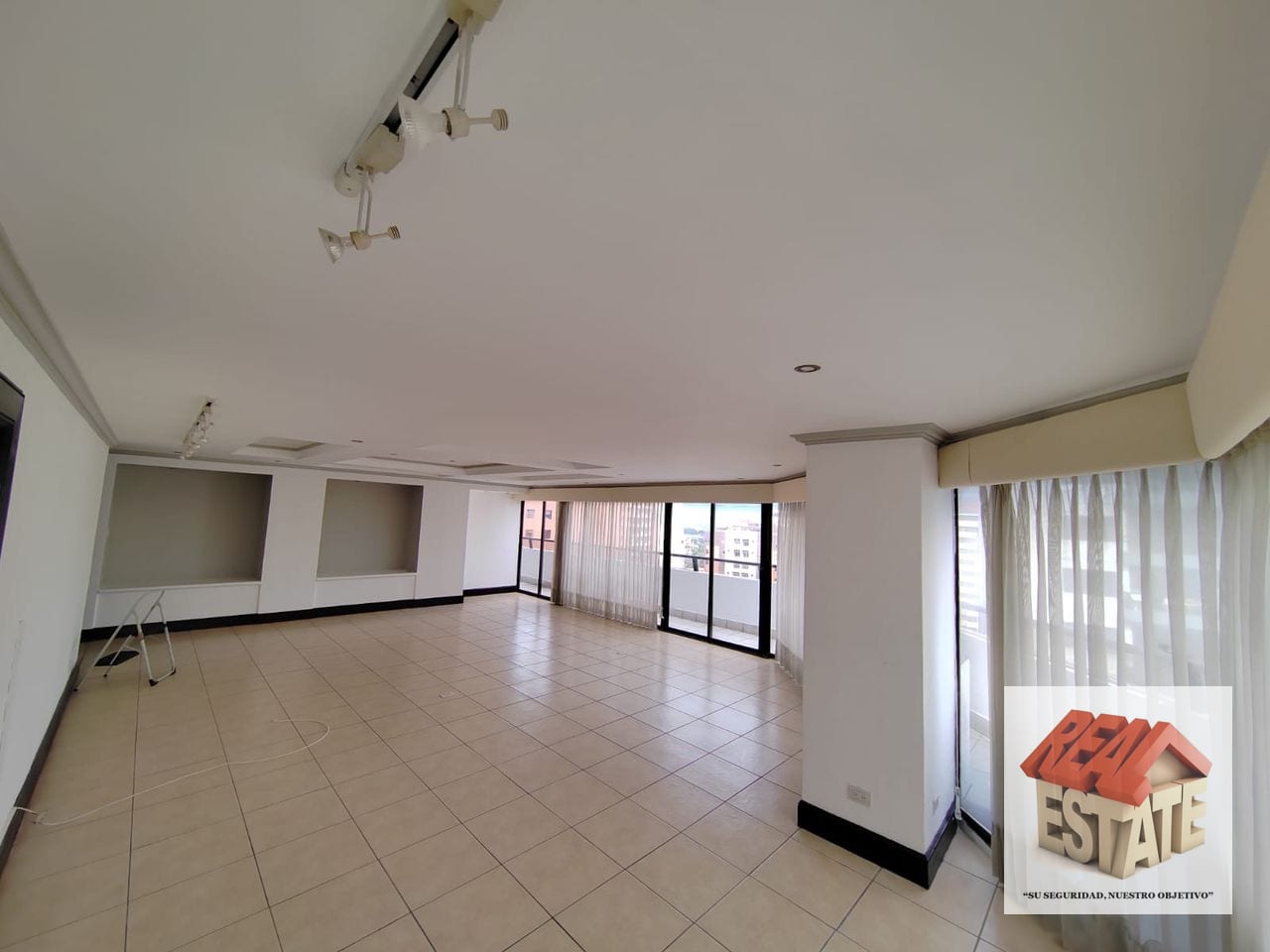 Pacífica Plaza alquilo amplio apartamento 300m2 rodeado balcón ha — Apartamento en Alquiler en La Cañada, Zona 14, Guatemala, Ciudad — foto 10 de 17
