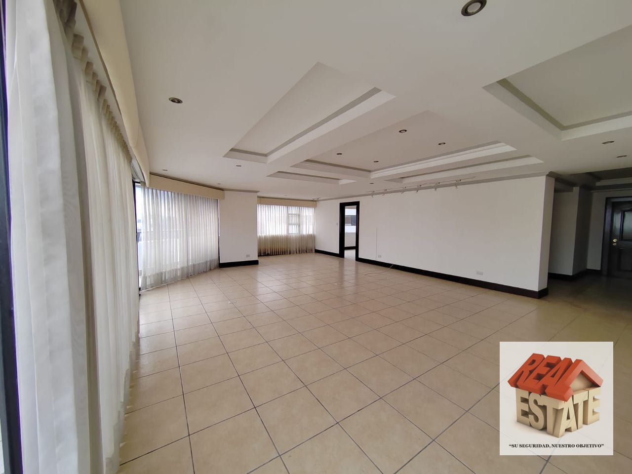 Pacífica Plaza alquilo amplio apartamento 300m2 rodeado balcón ha — Apartamento en Alquiler en La Cañada, Zona 14, Guatemala, Ciudad — foto 11 de 17