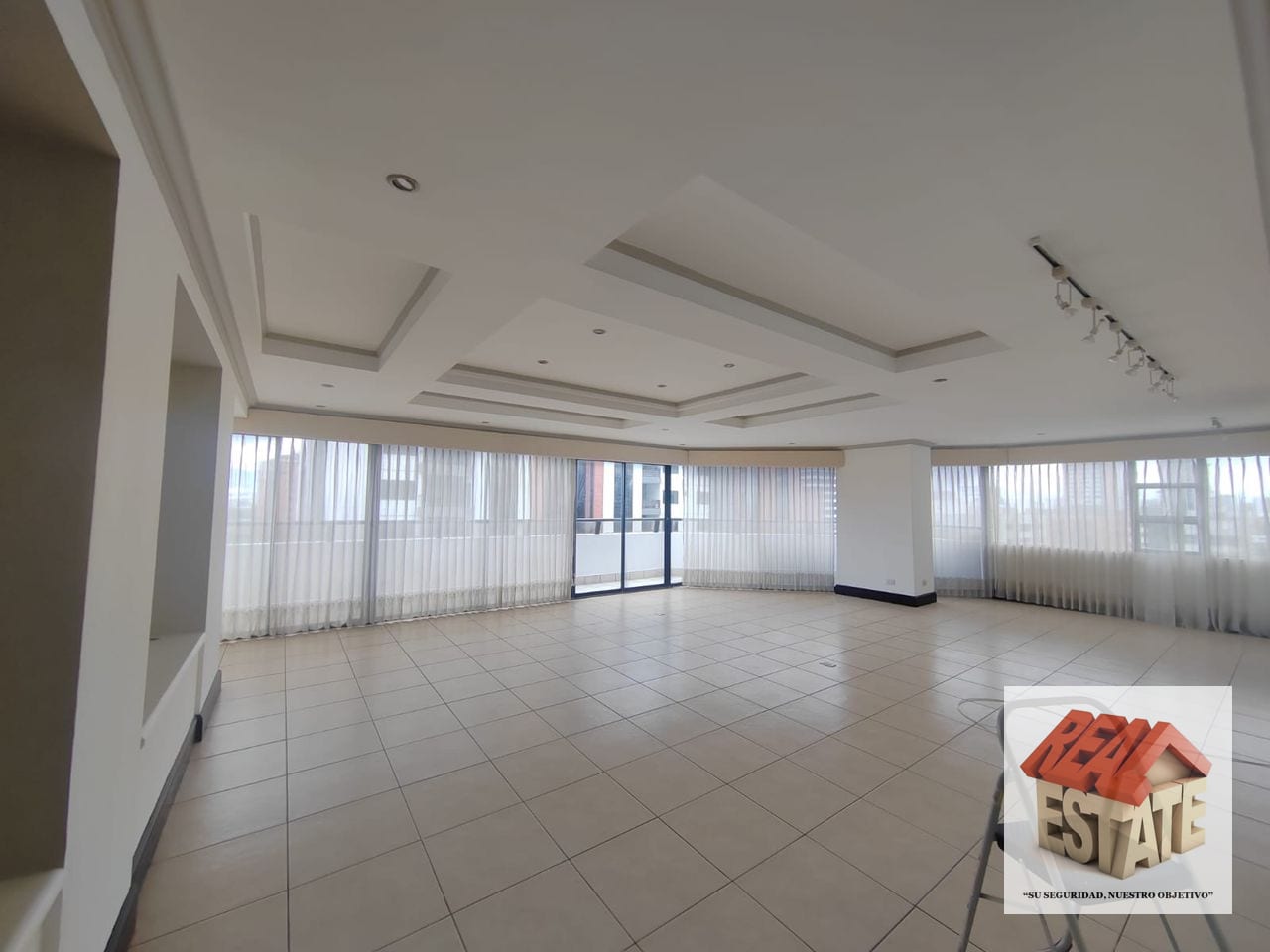 Pacífica Plaza alquilo amplio apartamento 300m2 rodeado balcón ha — Apartamento en Alquiler en La Cañada, Zona 14, Guatemala, Ciudad — foto 13 de 17