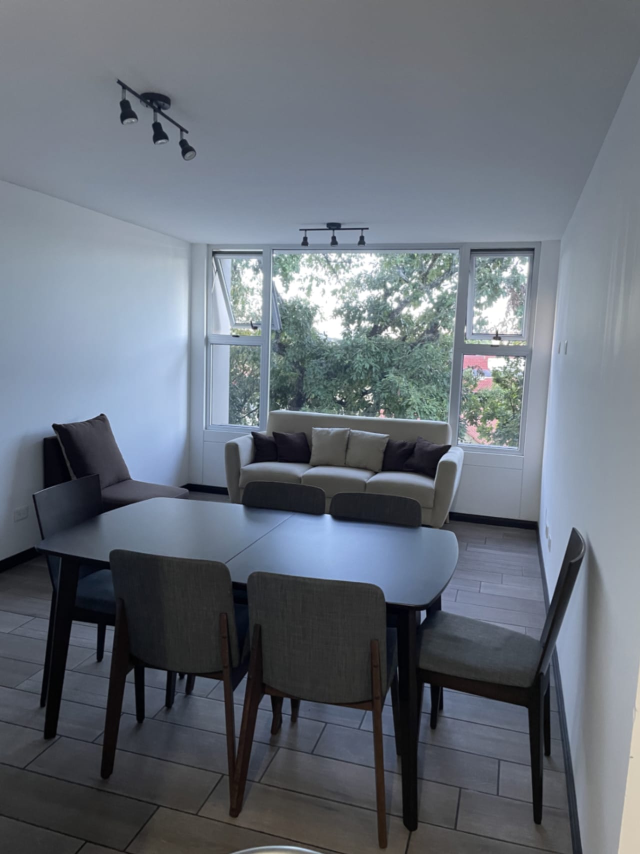 Rento Apartamento Amueblado Condado Naranjo — Apartamento en Alquiler en Condado Naranjo, Zona 4 Mixco, Guatemala, Ciudad — foto 1 de 14