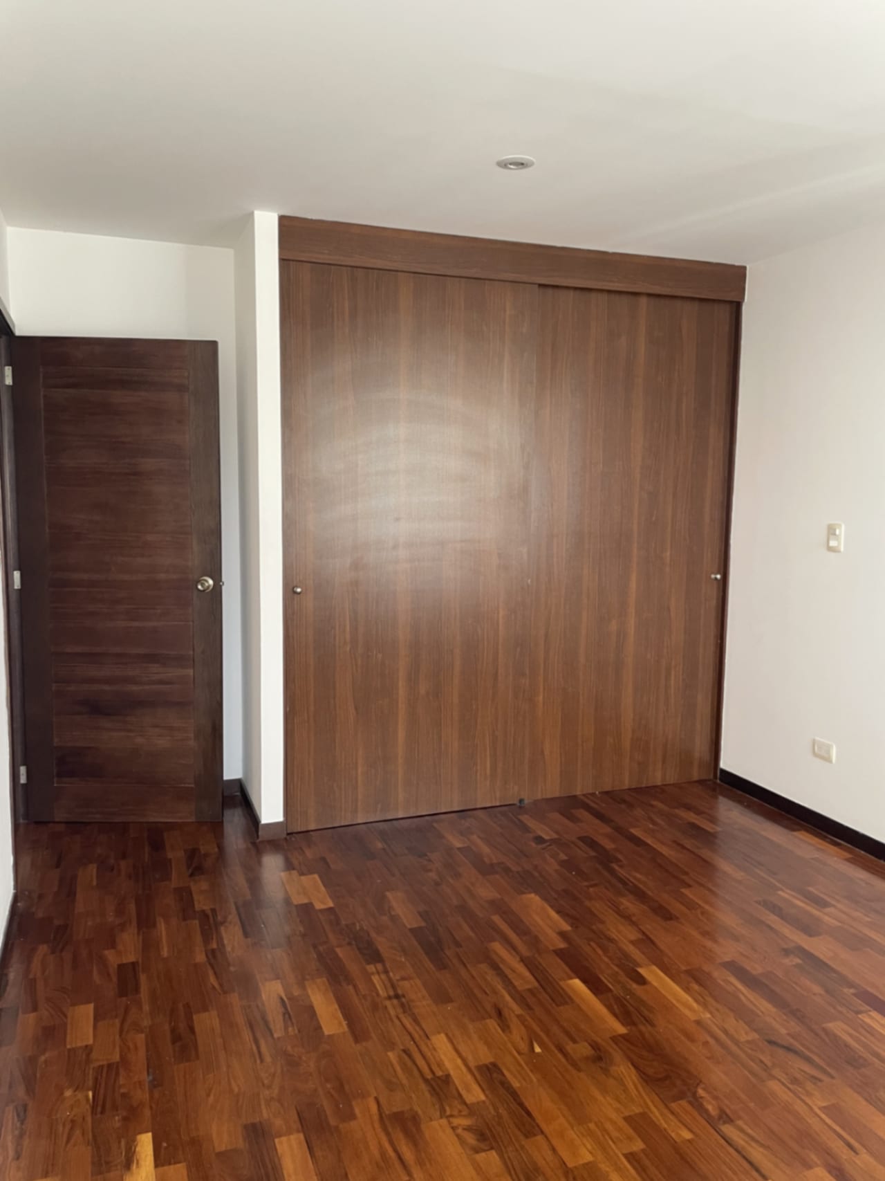 Precioso, Apartamento en Venta en Torre Quattro, Zona 14, Nivel Alto — Apartamento en Venta en Torre Quattro, Zona 14, Guatemala, Ciudad — foto 8 de 17