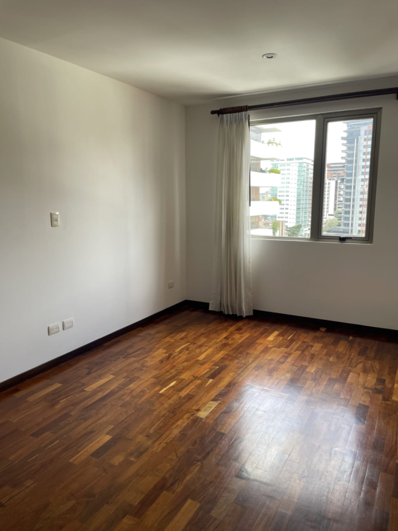 Precioso, Apartamento en Venta en Torre Quattro, Zona 14, Nivel Alto — Apartamento en Venta en Torre Quattro, Zona 14, Guatemala, Ciudad — foto 11 de 17