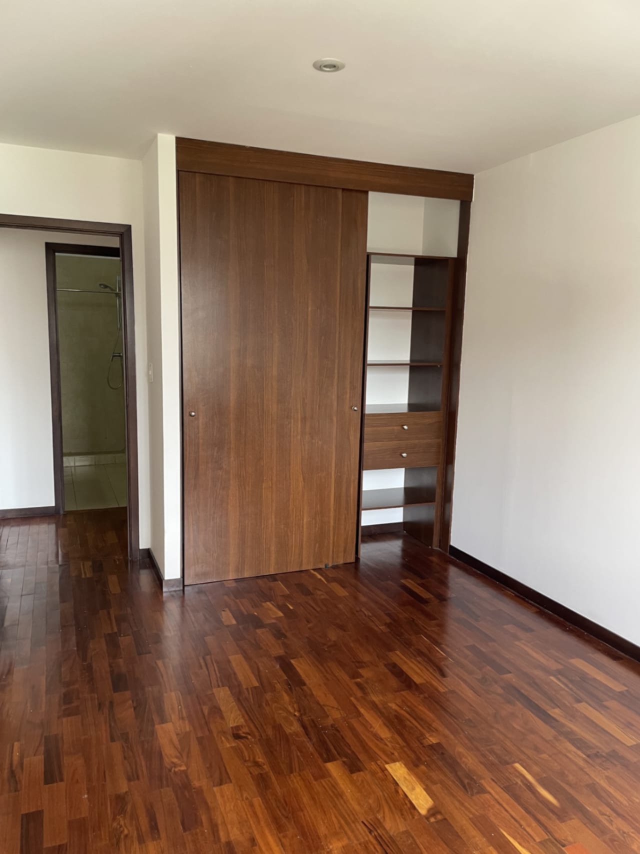 Precioso, Apartamento en Venta en Torre Quattro, Zona 14, Nivel Alto — Apartamento en Venta en Torre Quattro, Zona 14, Guatemala, Ciudad — foto 12 de 17