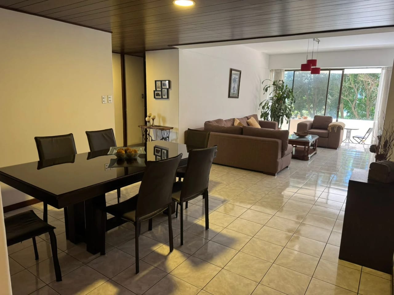 Alquilo ámplio apartamento en zona 10 Santa Clara 2 — Apartamento en Alquiler en Santa Clara II, Zona 10, Guatemala, Ciudad — foto 9 de 12