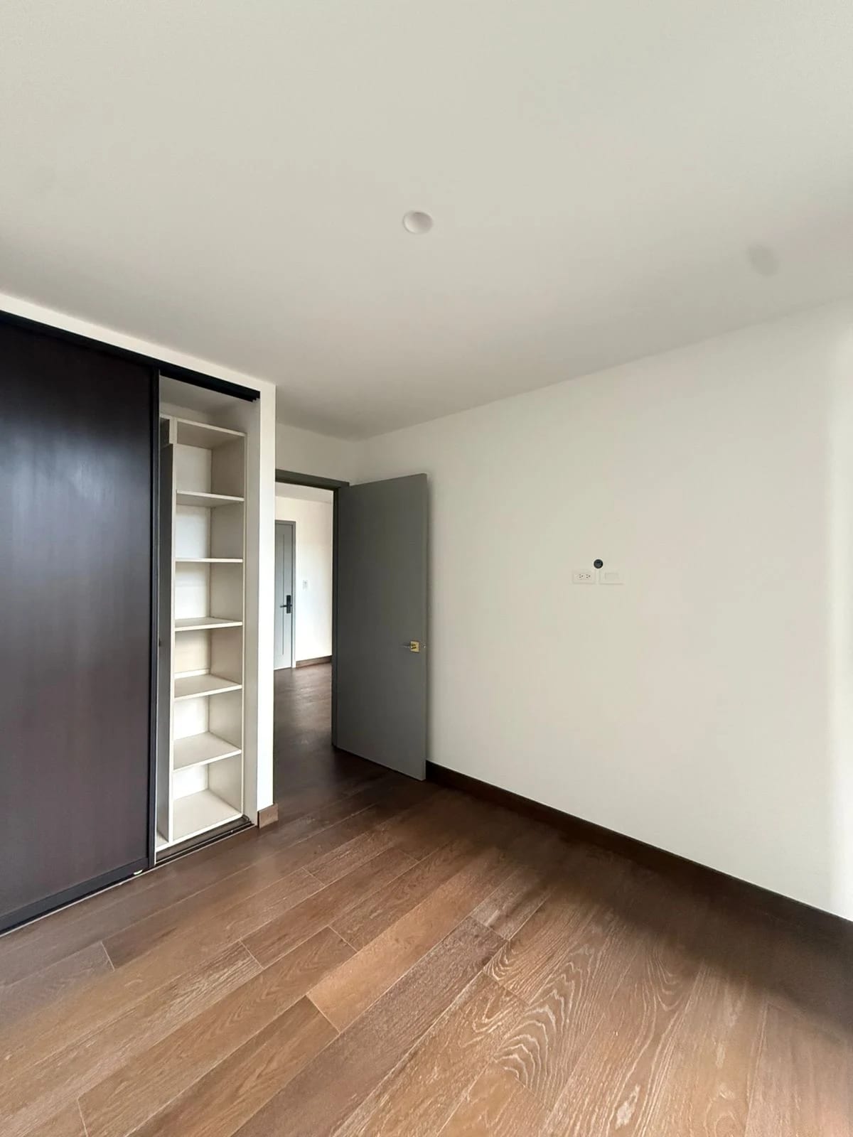 Vendo en Ganga apartamento en Z. 10 — Apartamento en Venta en Atarah, Zona 10, Guatemala, Ciudad — foto 10 de 11