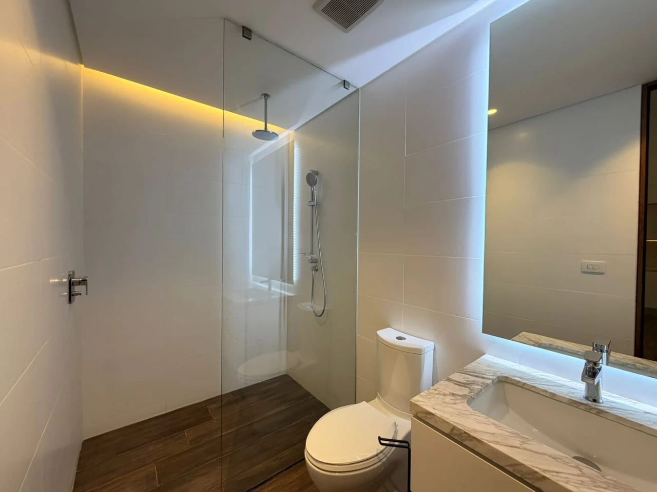 Alquilo moderno apartamento amueblado en zona 10 — Apartamento en Alquiler en Avia, Zona 10, Guatemala, Ciudad — foto 5 de 9