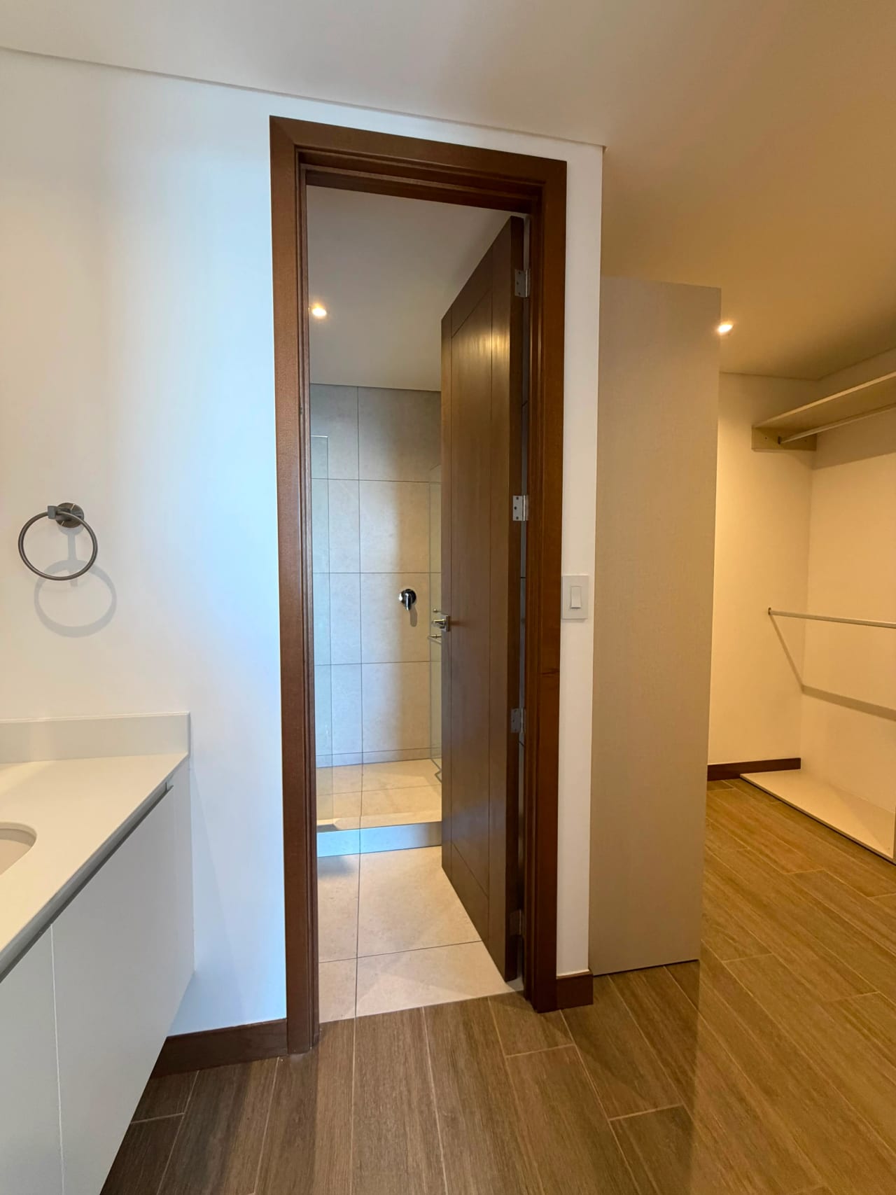 Alquilo apartamento en zona 10, edificio Ferre Diez — Apartamento en Alquiler en Ferré Diez, Zona 10, Guatemala, Ciudad — foto 9 de 17