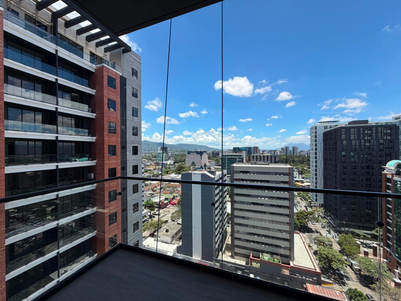 Alquilo apartamento en zona 10, edificio Ferre Diez — Apartamento en Alquiler en Ferré Diez, Zona 10, Guatemala, Ciudad — foto 12 de 17