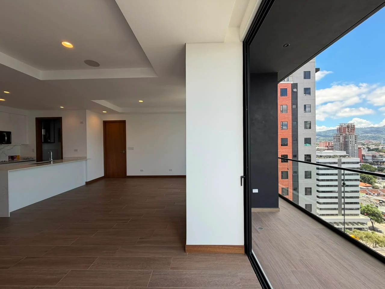 Alquilo apartamento en zona 10, edificio Ferre Diez — Apartamento en Alquiler en Ferré Diez, Zona 10, Guatemala, Ciudad — foto 16 de 17