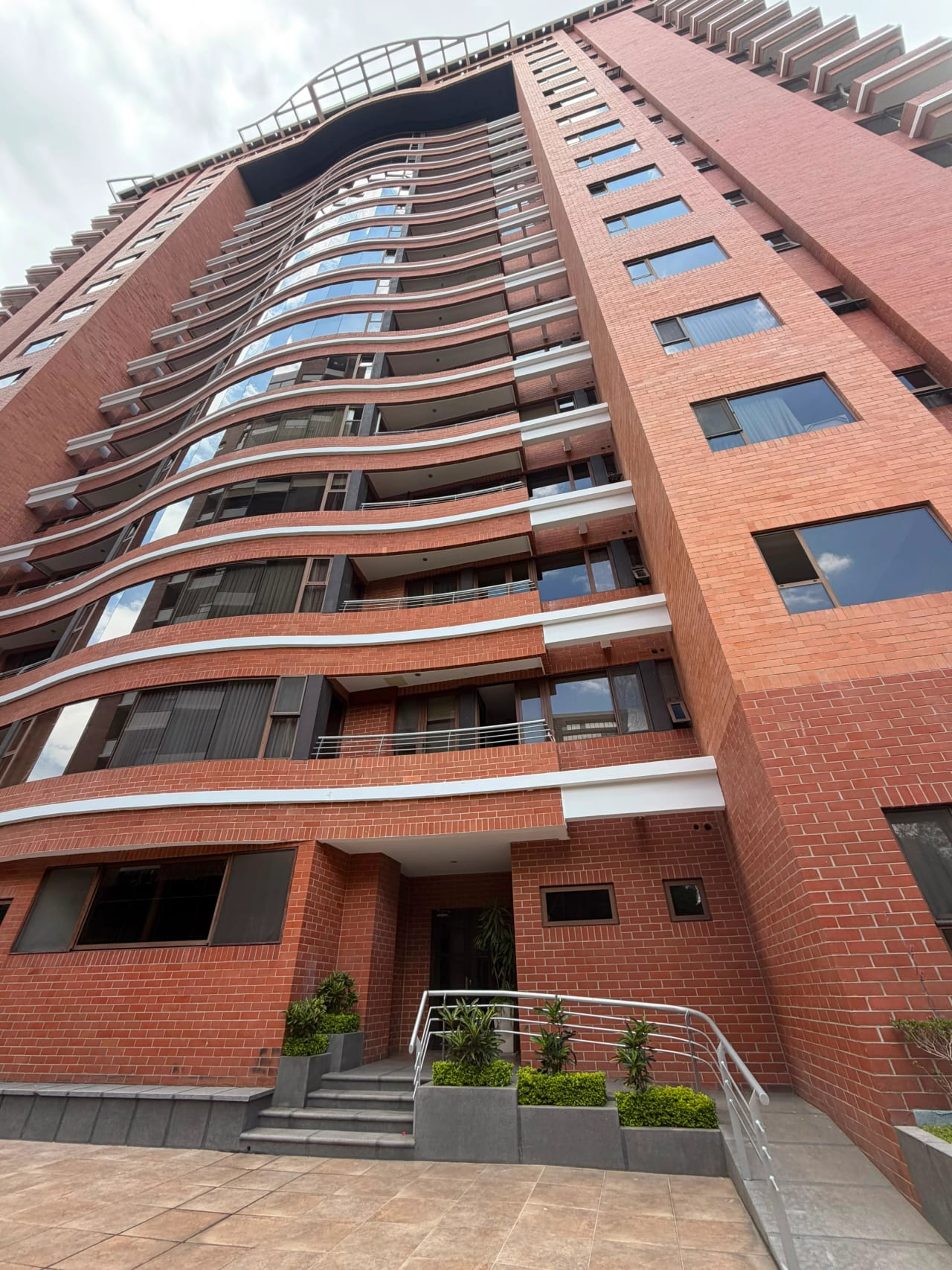 Alquilo espectacular apartamento en Z.10 Santa Maria — Apartamento en Alquiler en Santa María, Zona 10, Guatemala, Ciudad — foto 1 de 14