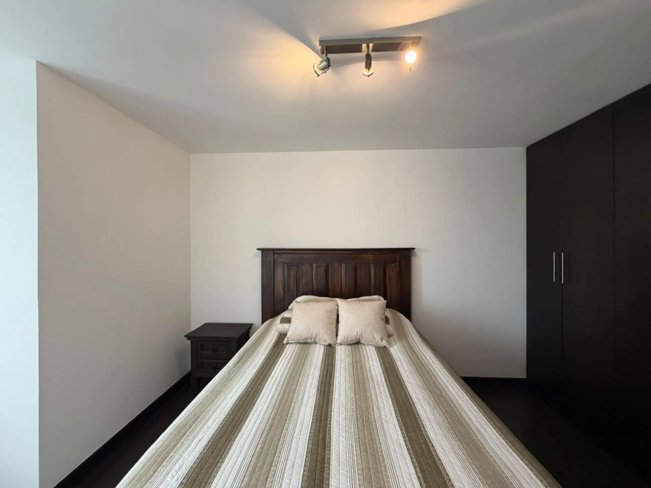 Alquilo apartamento amueblado en zona 14 — Apartamento en Alquiler en Catania, Zona 14, Guatemala, Ciudad — foto 9 de 10