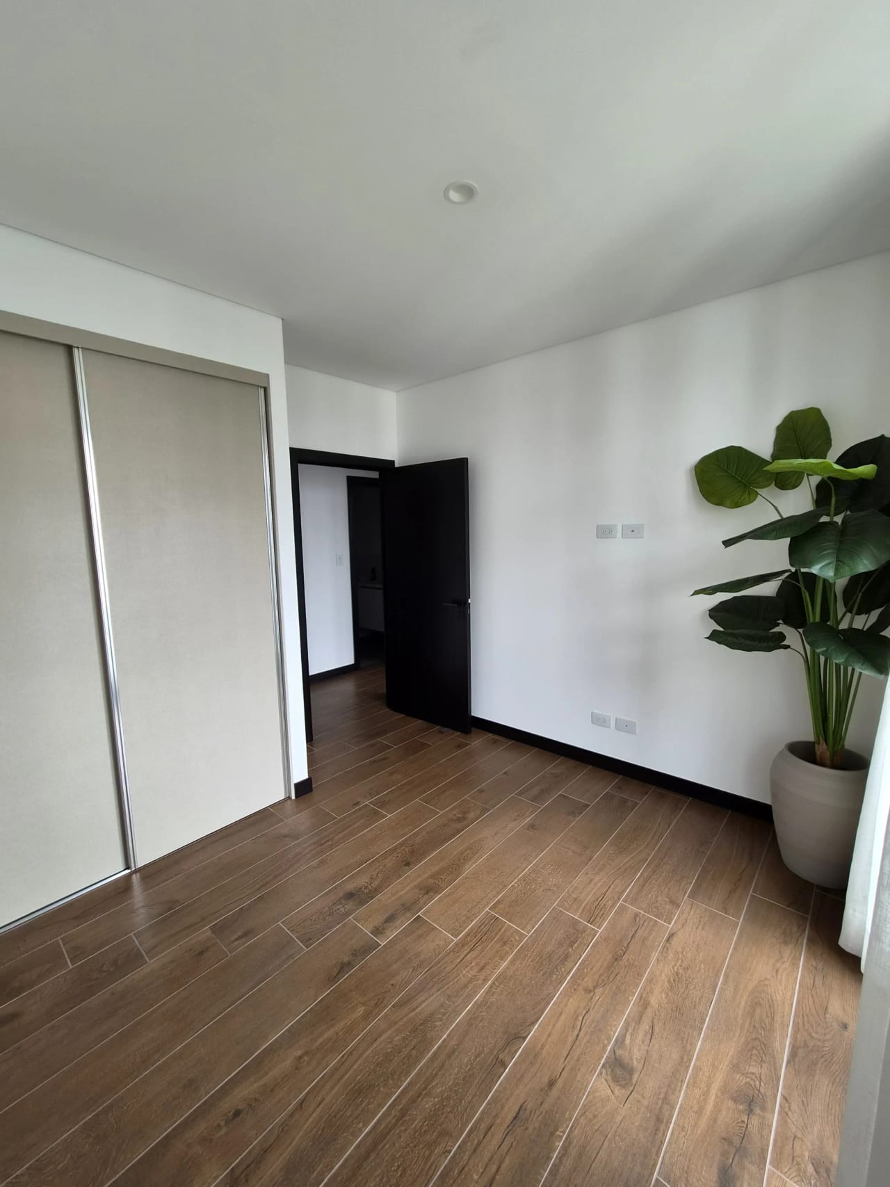 Alquilo lindo apartamento en zona 16 — Apartamento en Alquiler en Lirios de Cayalá I, Zona 16, Guatemala, Ciudad — foto 9 de 16