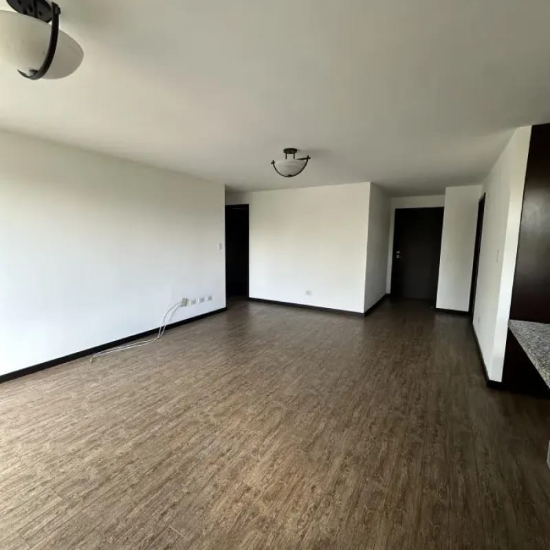 Rento Amplio Apartamento Zona 15 — Apartamento en Alquiler en Zona 15, Guatemala, Ciudad — foto 3 de 9