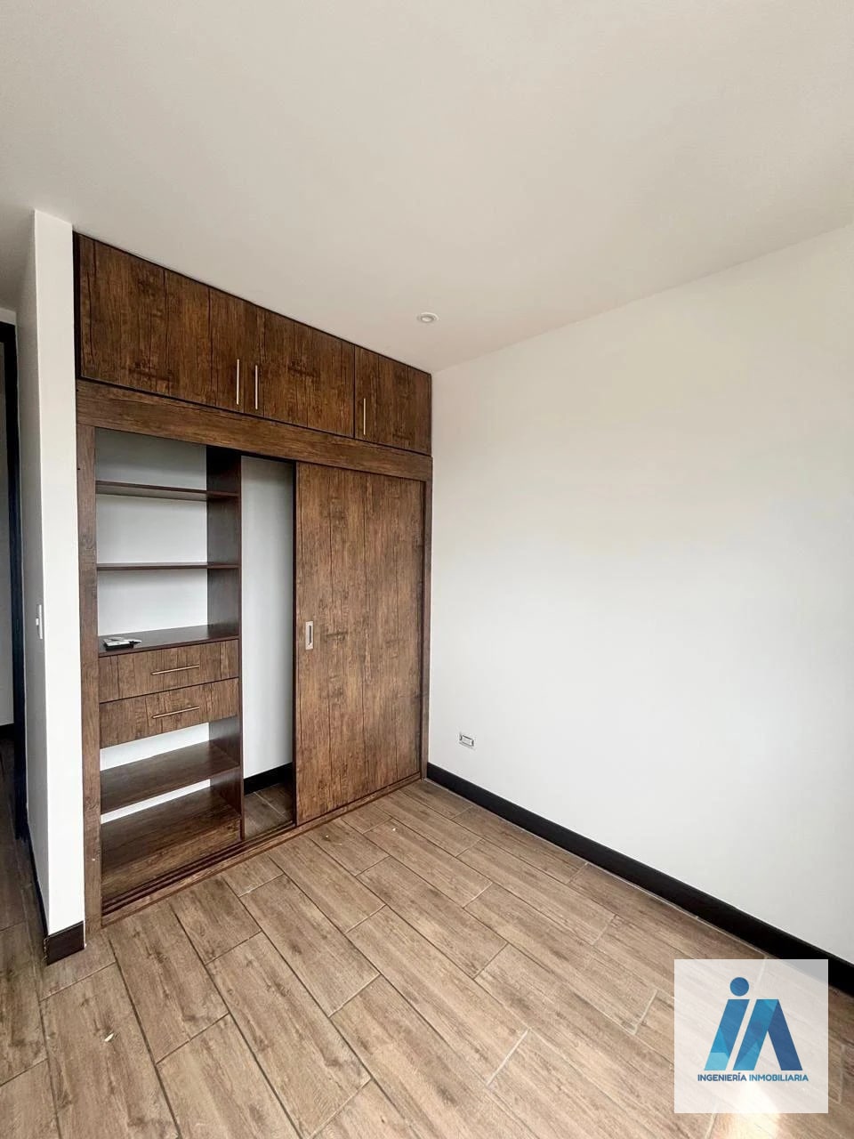 APARTAMENTO EN ALQUILER 📍Marques de Oakland zona 10, Diagonal 6 — Apartamento en Alquiler en Zona 10, Guatemala, Ciudad — foto 7 de 11