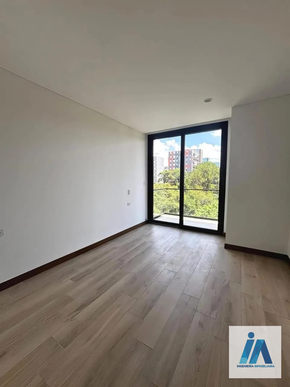 APARTAMENTO EN ALQUILER 📍 Edificio Ferre Diez, Zona 10 — Apartamento en Alquiler en Ferré Diez, Zona 10, Guatemala, Ciudad — foto 8 de 9