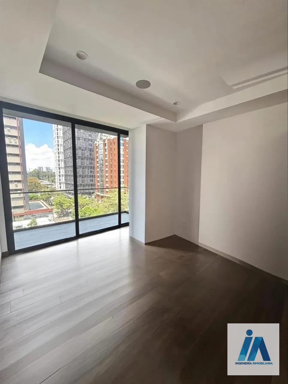 APARTAMENTO EN ALQUILER 📍 Edificio Ferre Diez, Zona 10 — Apartamento en Alquiler en Ferré Diez, Zona 10, Guatemala, Ciudad — foto 2 de 9