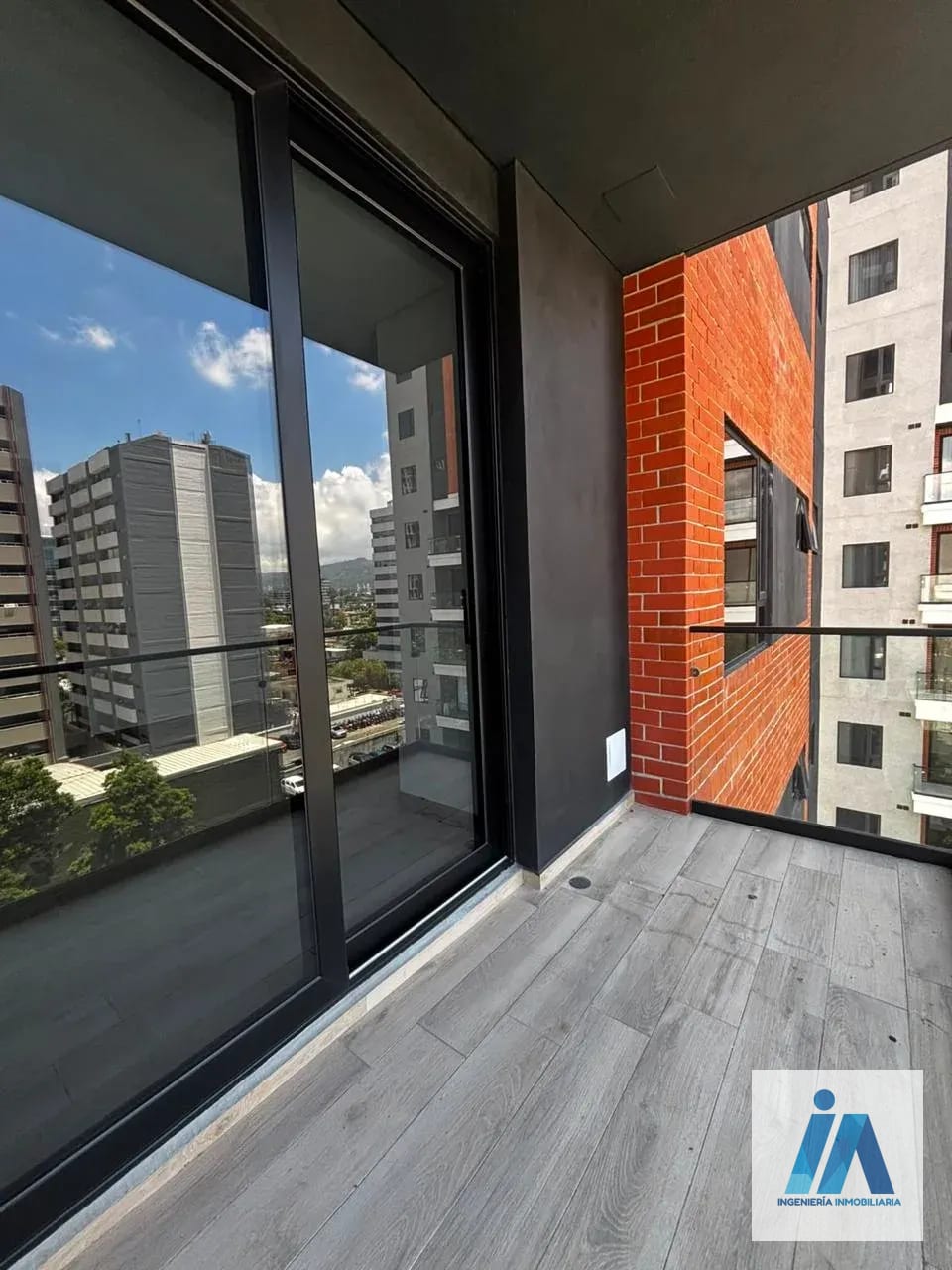 APARTAMENTO EN ALQUILER 📍 Edificio Ferre Diez, Zona 10 — Apartamento en Alquiler en Ferré Diez, Zona 10, Guatemala, Ciudad — foto 8 de 9