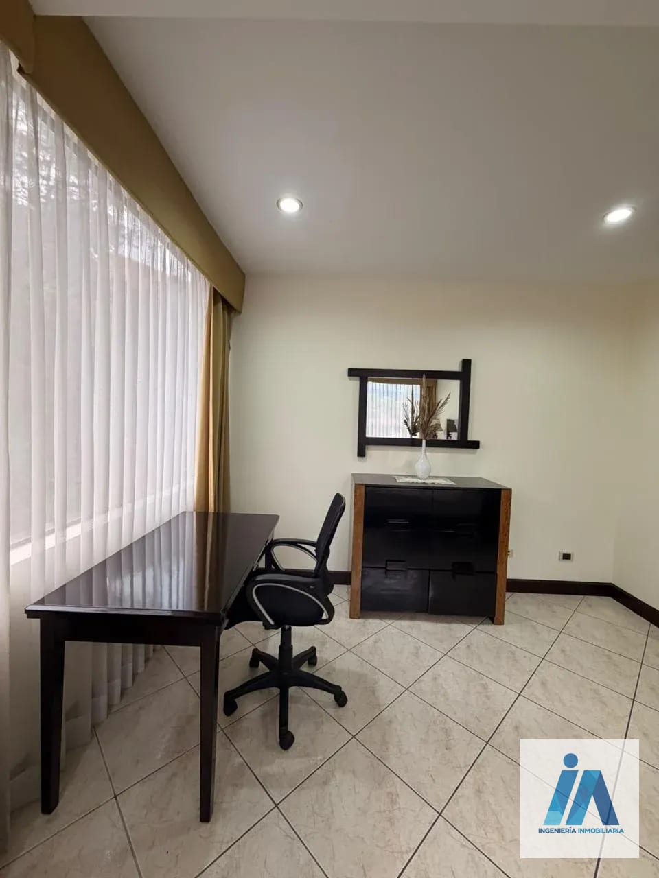 APARTAMENTO AMUEBLADO EN ALQUILER 📍 Edificio Milenia, zona 10 — Apartamento en Alquiler en Zona 10, Guatemala, Ciudad — foto 8 de 12