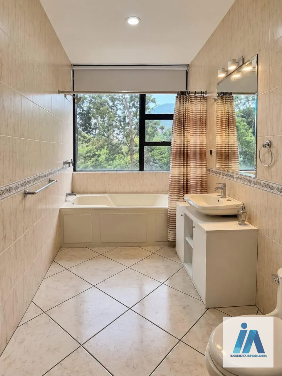 APARTAMENTO AMUEBLADO EN ALQUILER 📍 Edificio Milenia, zona 10 — Apartamento en Alquiler en Zona 10, Guatemala, Ciudad — foto 10 de 12