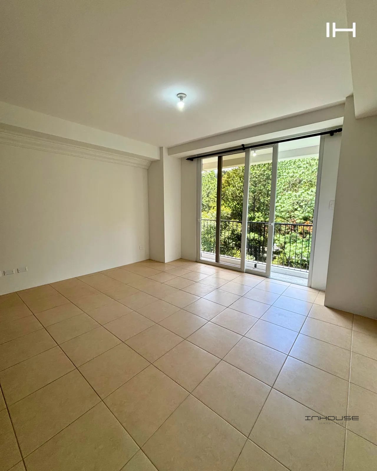APARTAMENTO EN RENTA ZONA 16, LA MONTAÑA — Apartamento en Alquiler en La Montaña, Zona 16, Guatemala, Ciudad — foto 1 de 6